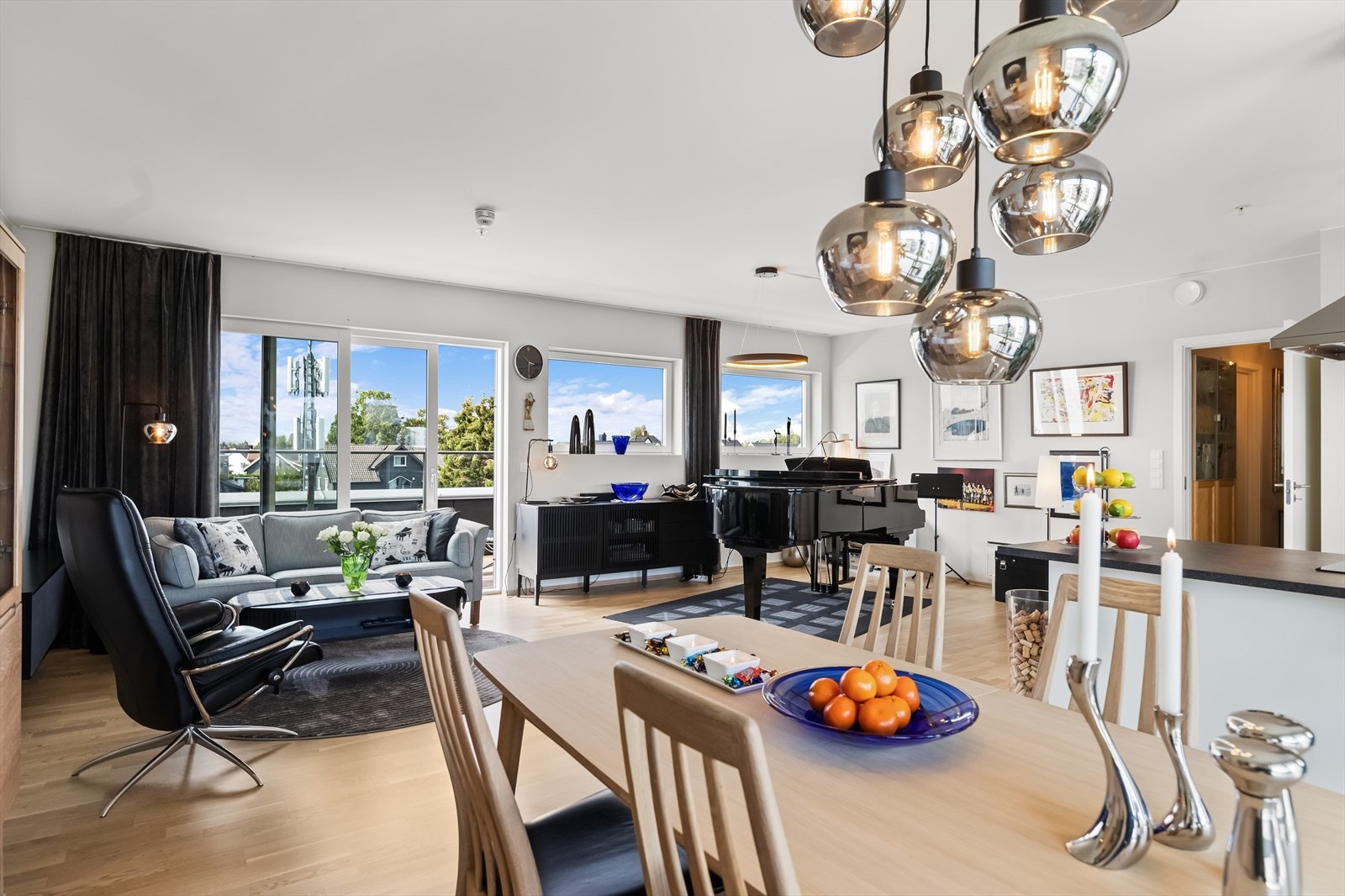 Fra stua er adkomsten til balkongen Galleribilde