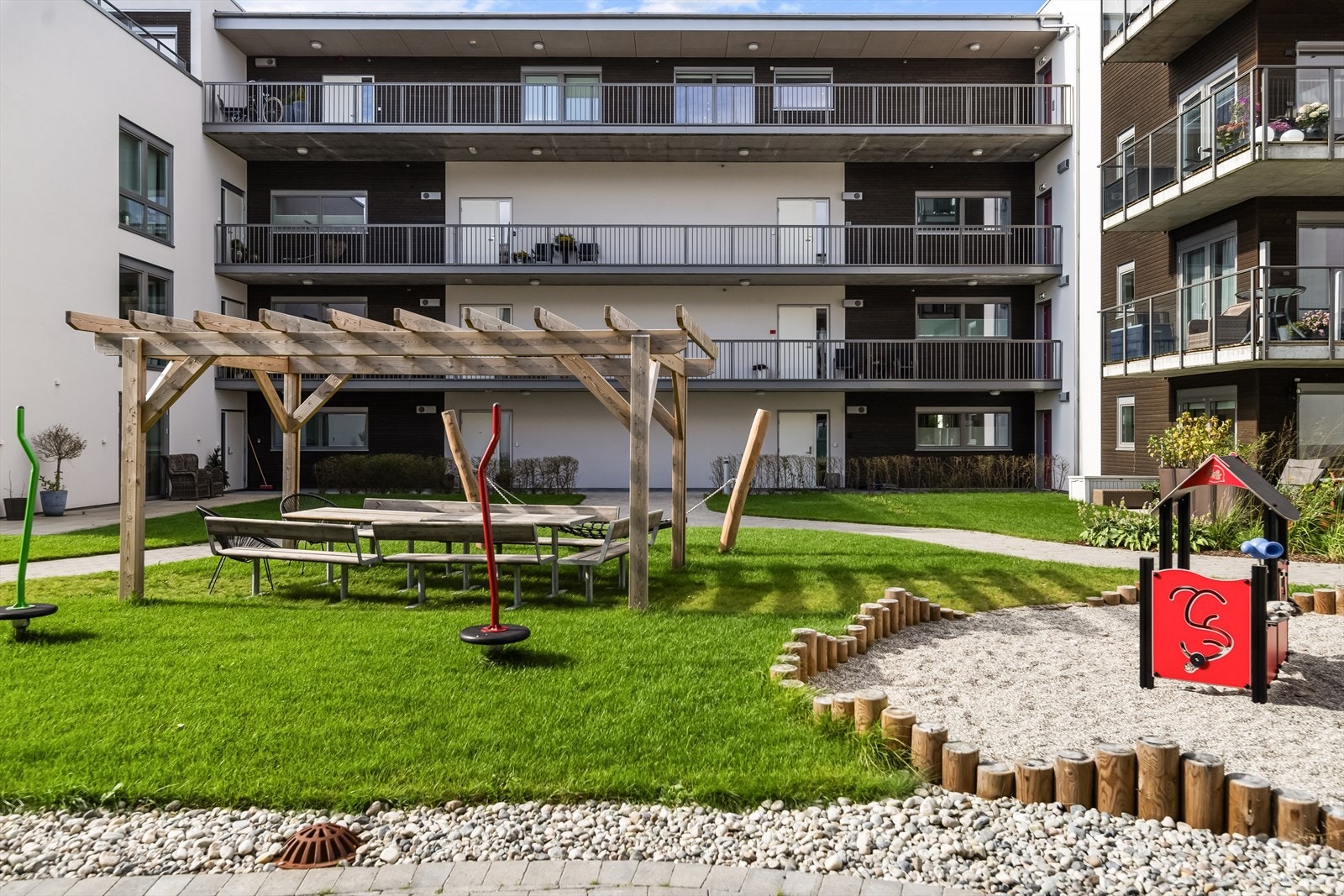 Vil du har oversikt når de små leker er det bar å slå seg ned Galleribilde