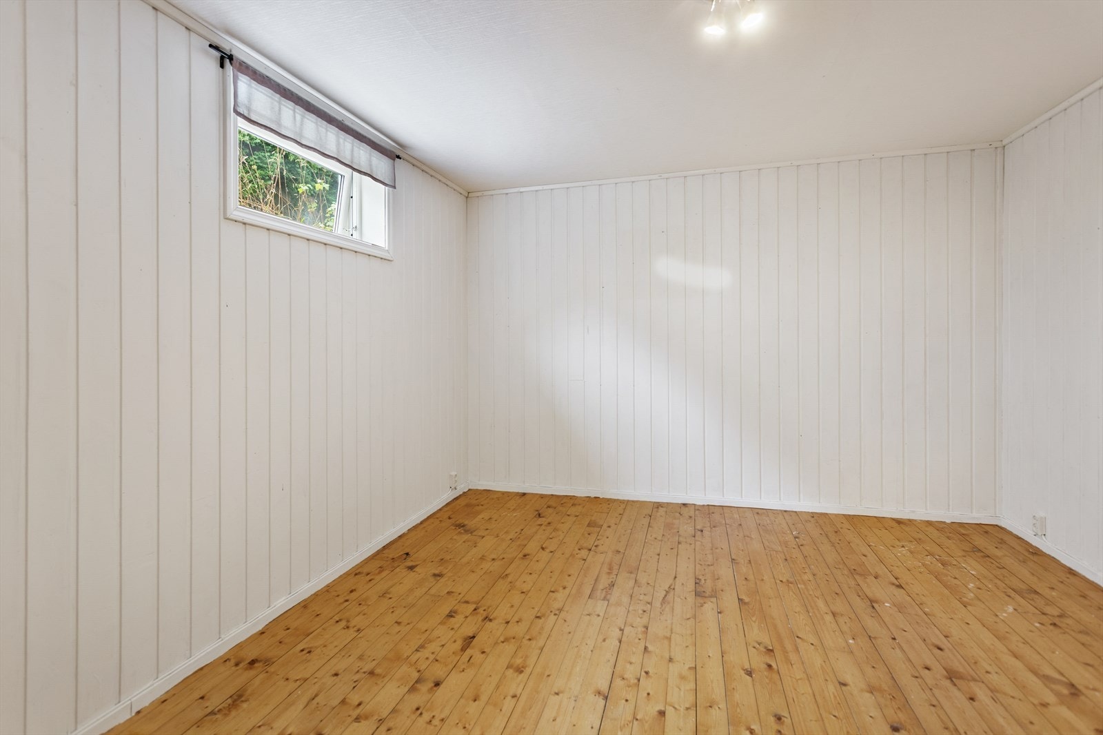 Disponibelt rom i underetasje på 11 kvm, betegnes som mulig kjellerstue Galleribilde