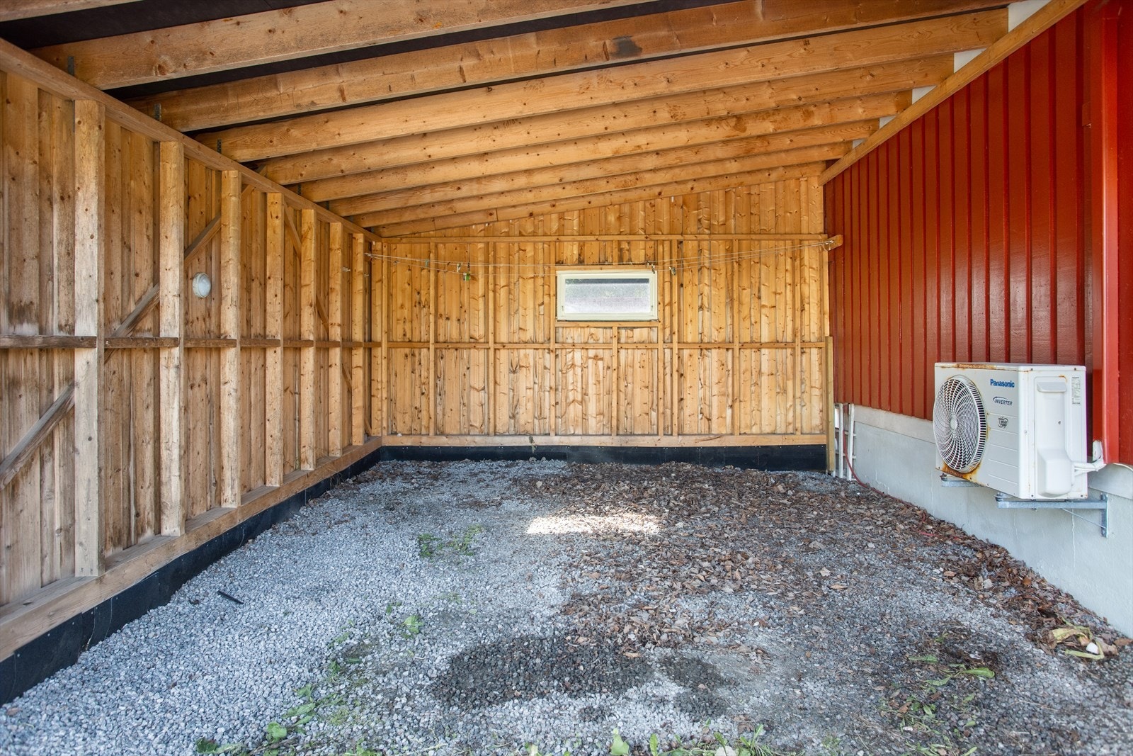 Carporten er på 24 kvm, og er ved inngangspartiet Galleribilde