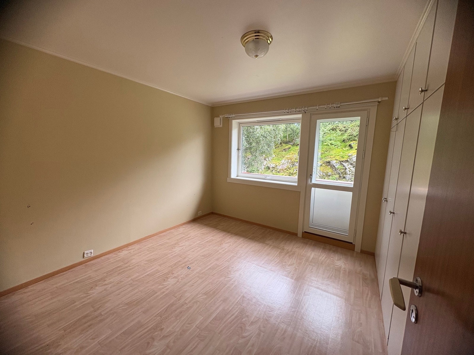 Soverom 2, 2 etasje (utgang til egen balkong) Galleribilde