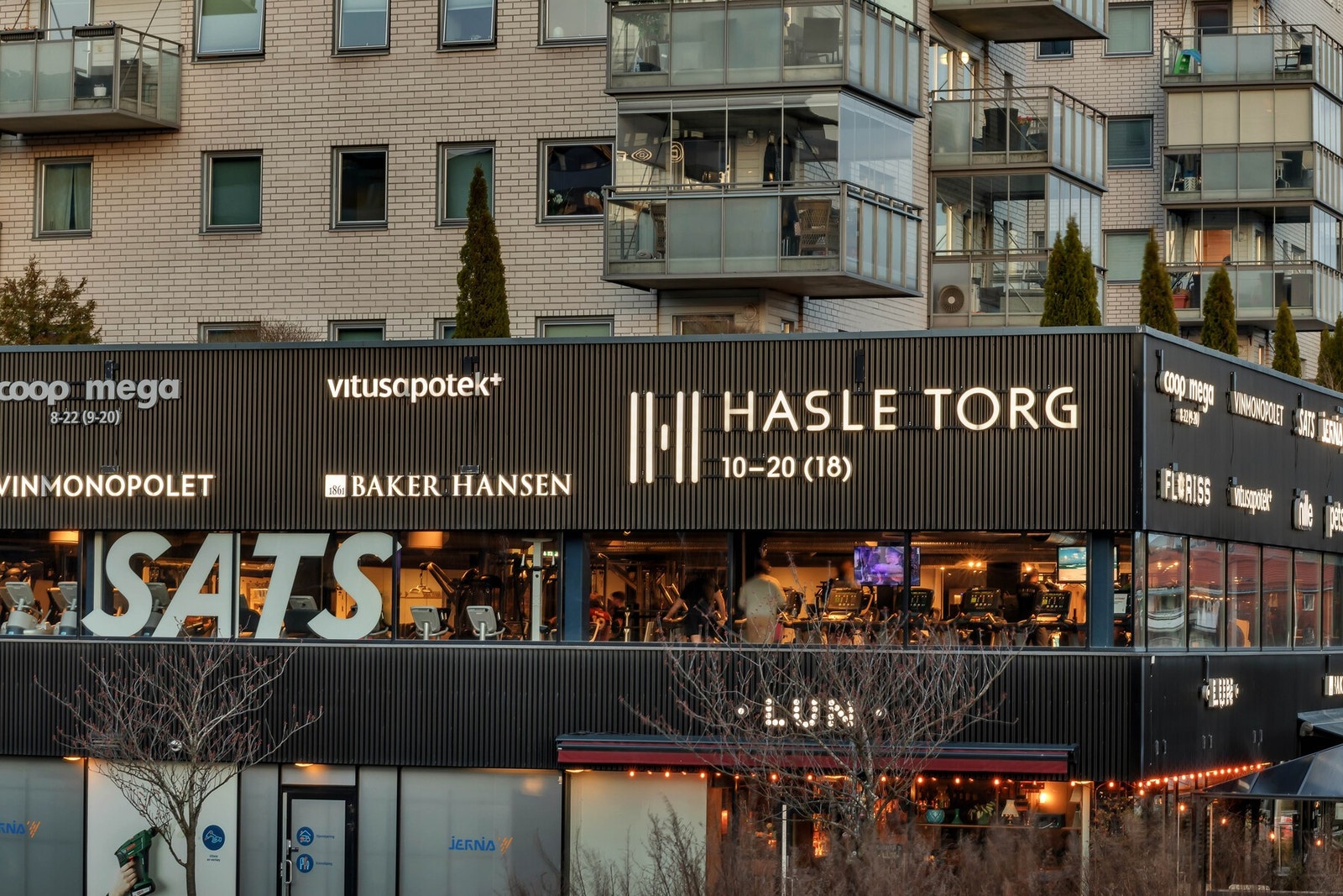 På Hasle Torg finner du blant annet Sats, Baker Hansen, Coop Mega og Vinmonopol Galleribilde