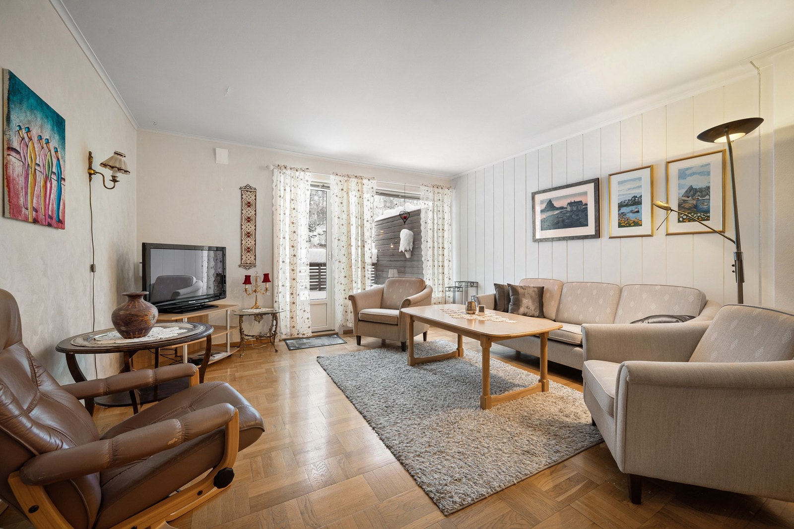 Innvendig er det lyse og klassiske overflater Galleribilde