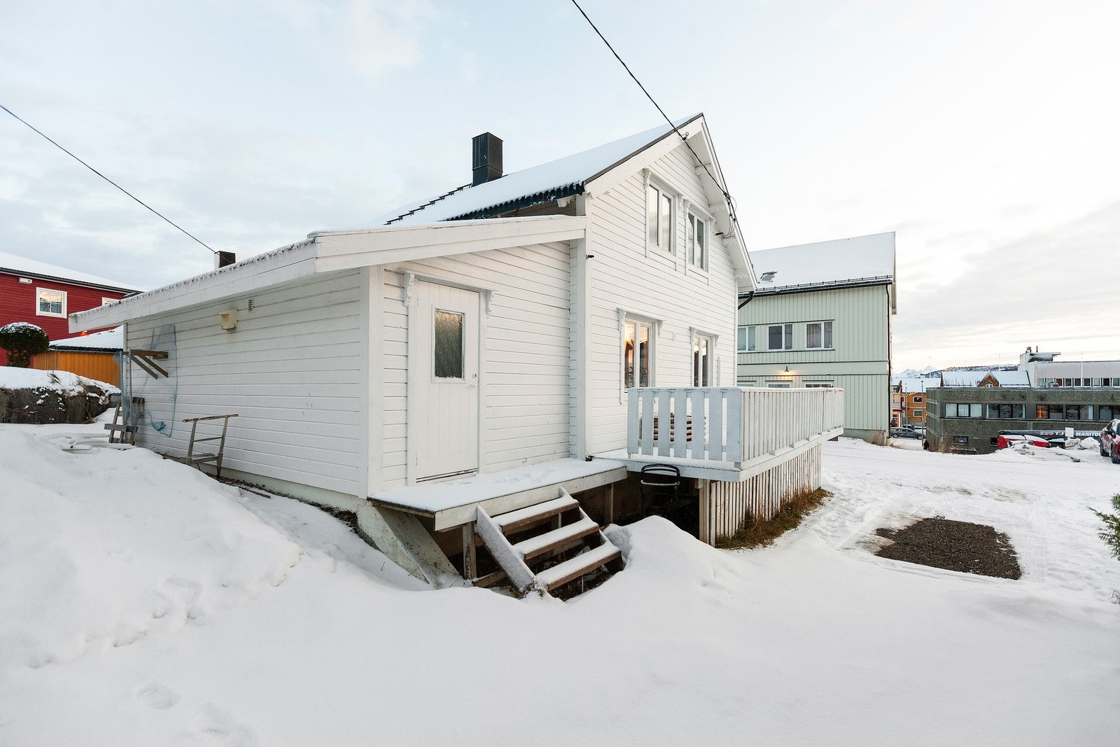 Inngang til uteboden. Galleribilde