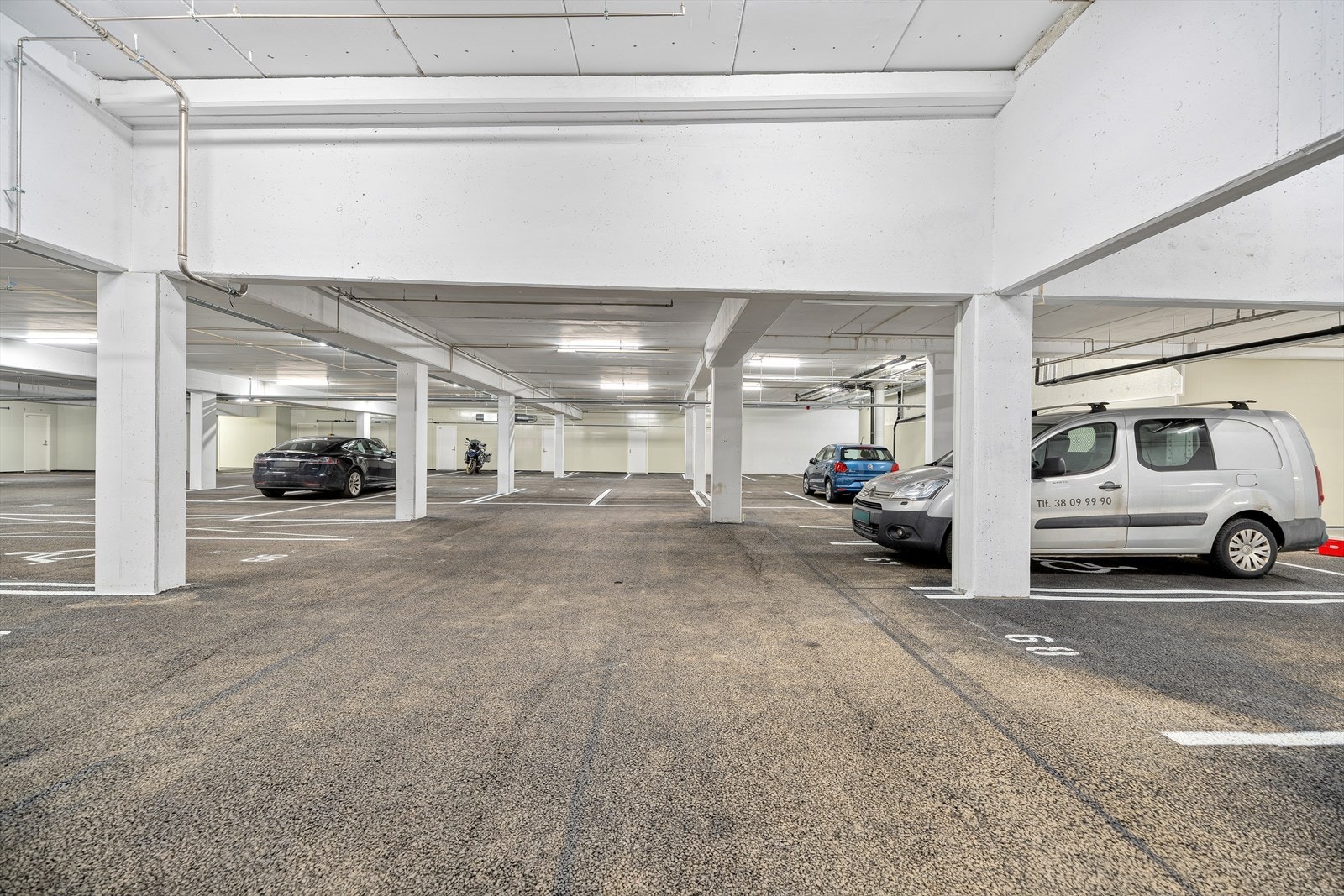 Mulighet for leie av garasjeplass (Kontakt megler for informasjon) Galleribilde