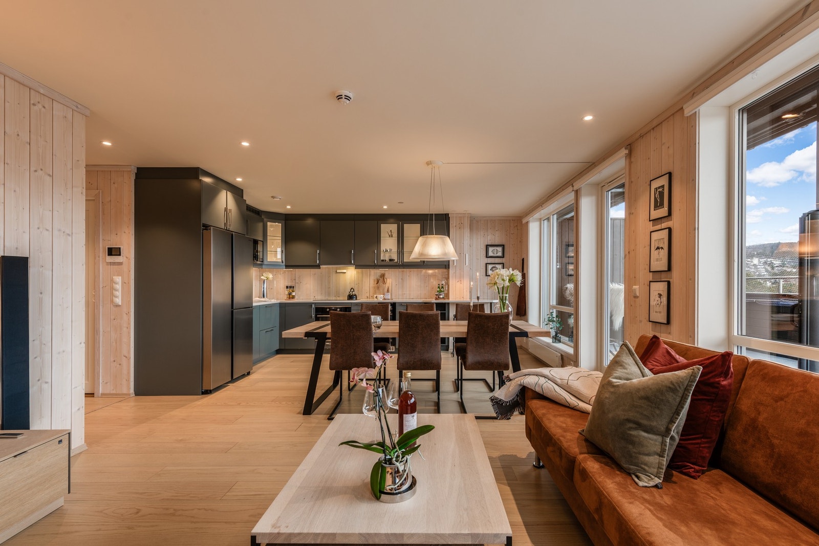 Stuen har utvendig solskjerming Galleribilde