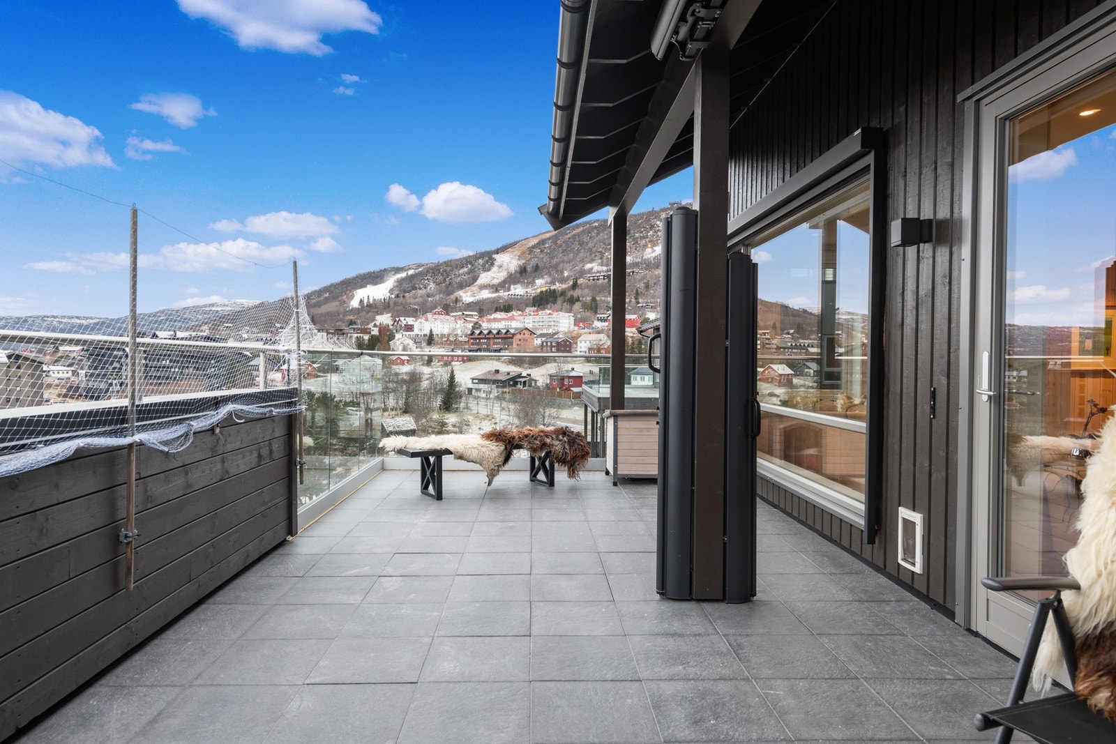 Med uttrekkbare levegger får man den lune stemningen i solveggen Galleribilde