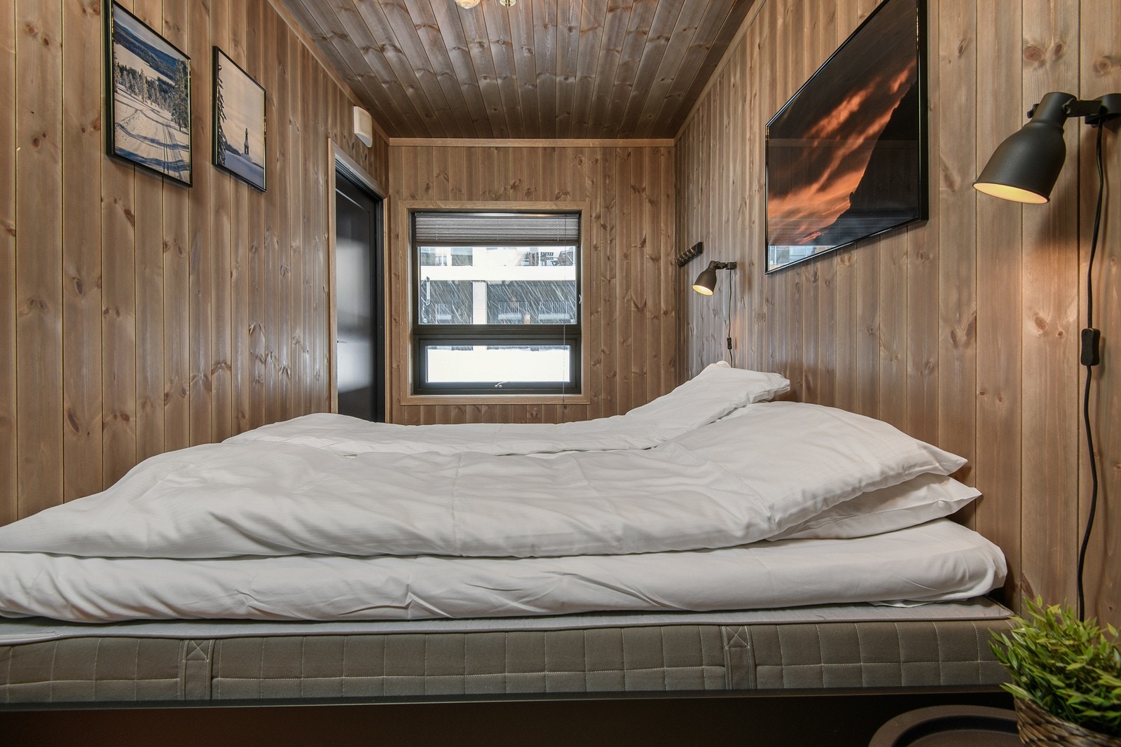 Til sammen inneholder leiligheten to soverom med til sammen seks sengeplasser. Galleribilde