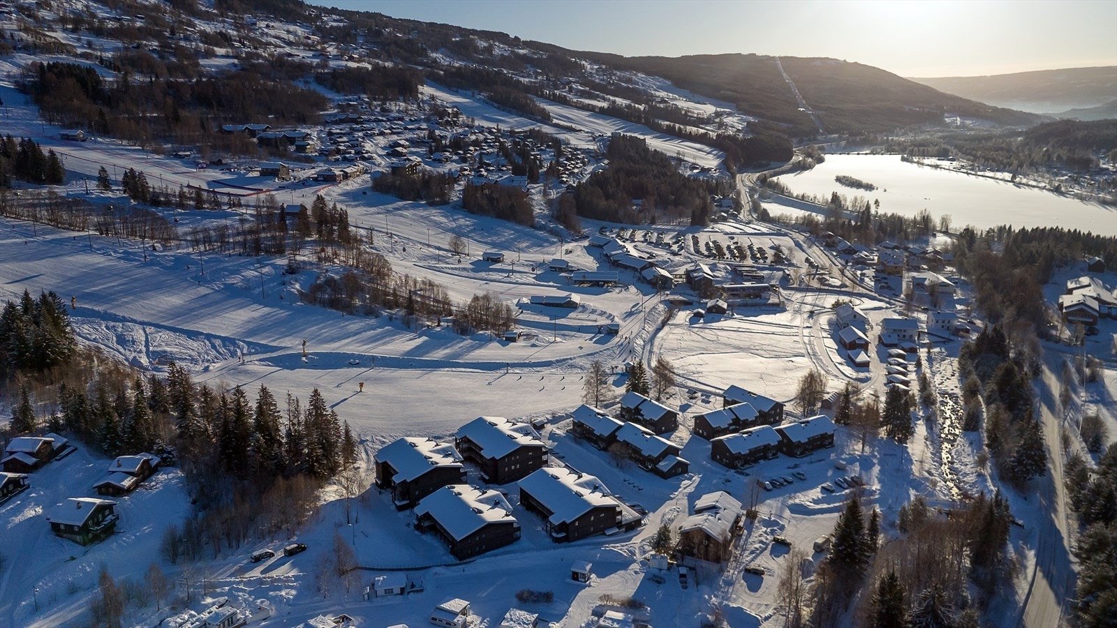 Fra Hafjelltunet er det gangavstand til gondolen, skiheis 1 og barnebakken. Galleribilde