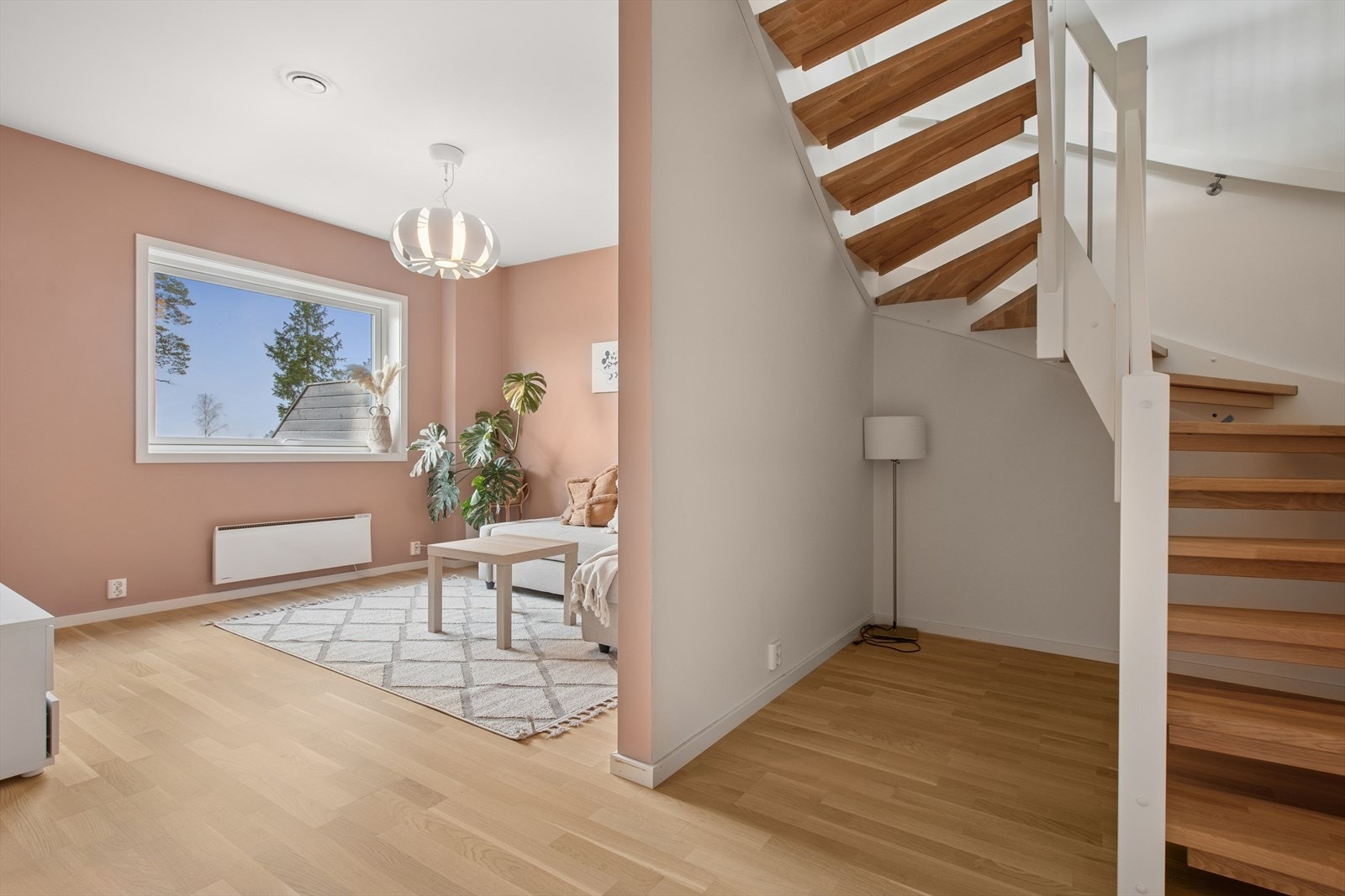 En tretrapp tar oss ned til underetasje. Galleribilde