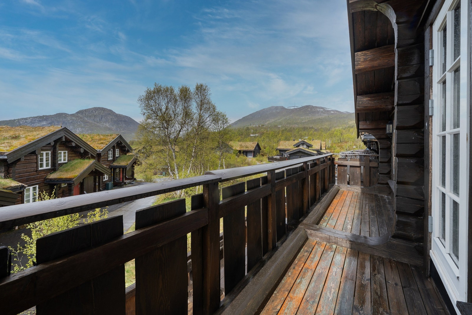 Utsikt mot skisenteret og Hovdenut Galleribilde