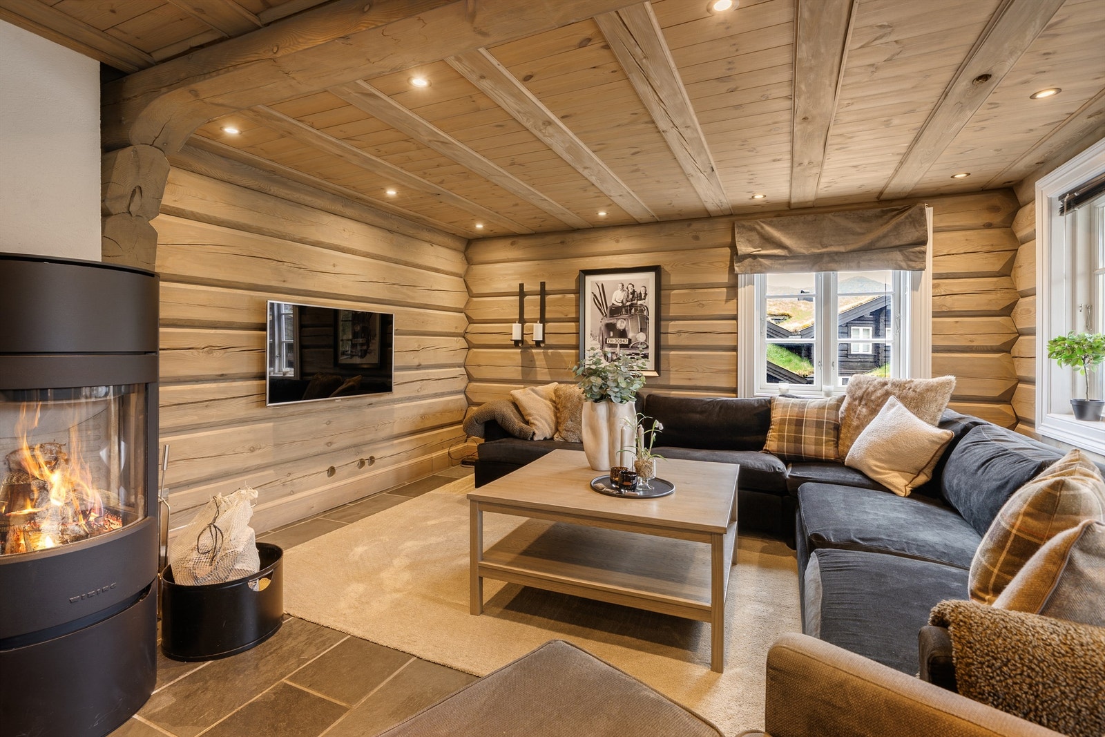 Stue med peisovn. Galleribilde