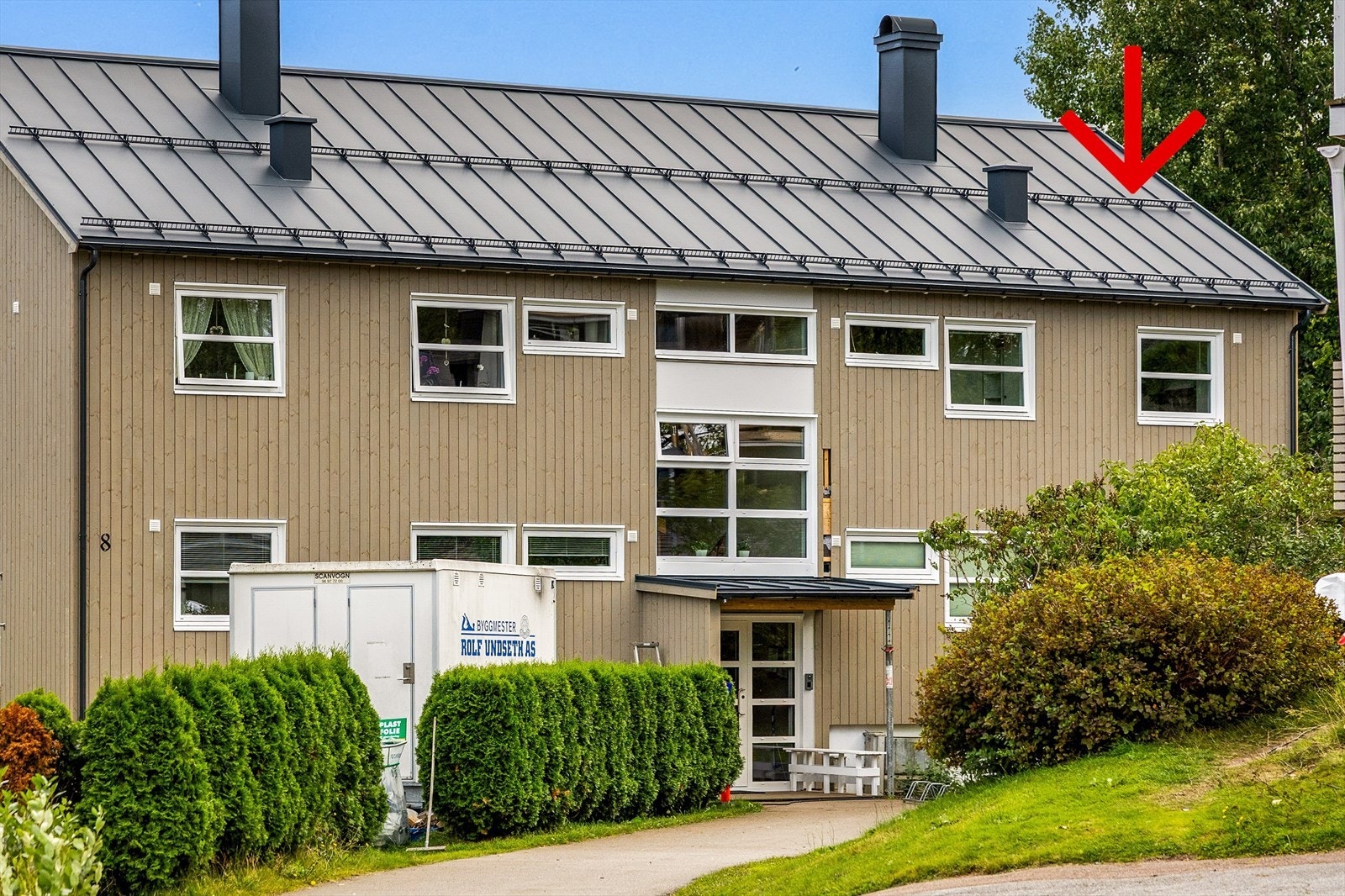 Dette er nr. 8 hvor leiligheten som selges ligger i 2 etasje mot venstre. Galleribilde