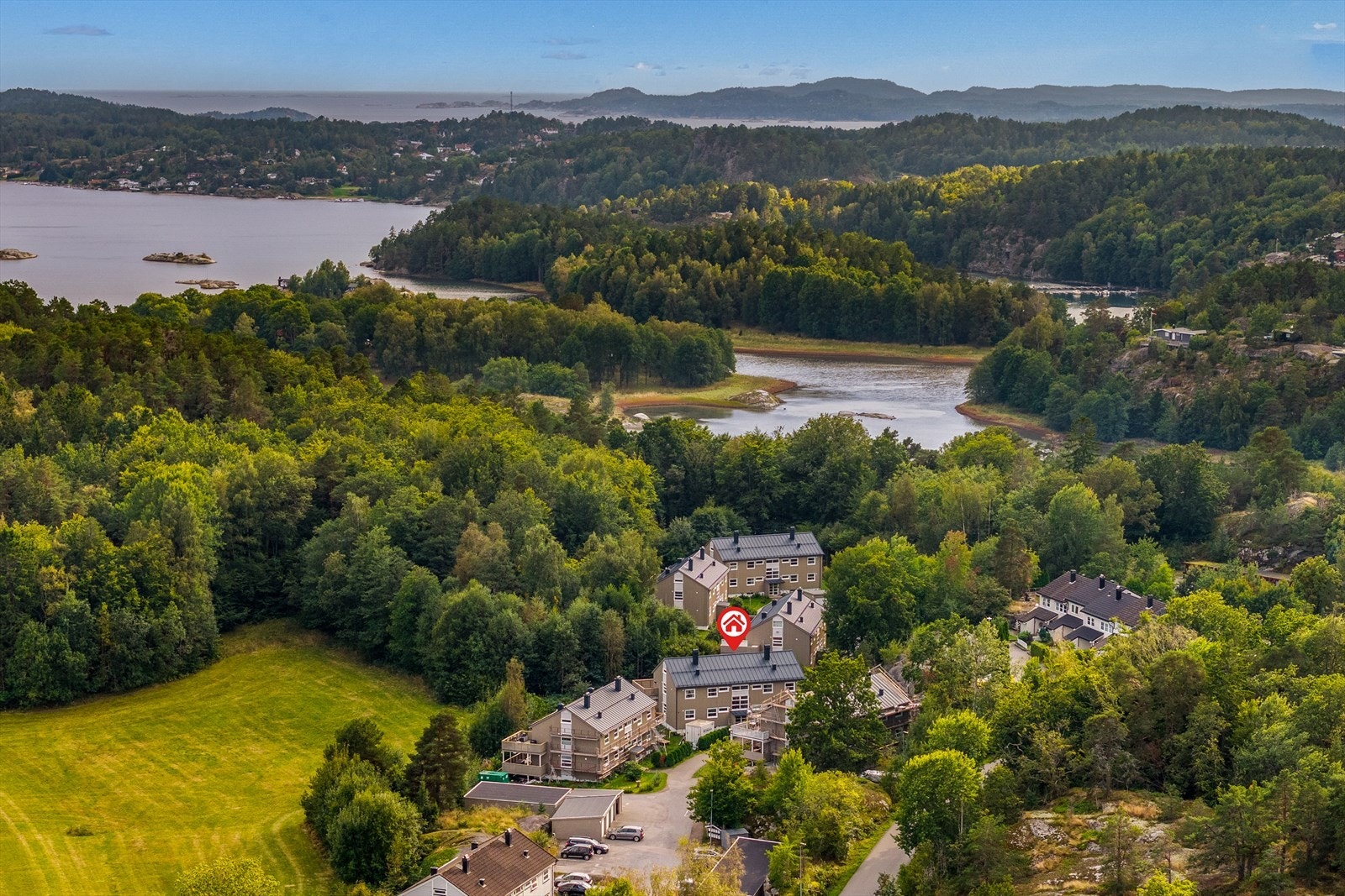 Sjønært og sentralt. Galleribilde