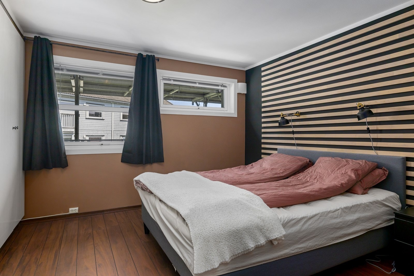 Moderne spilevegg på soverom nr. 1. Galleribilde