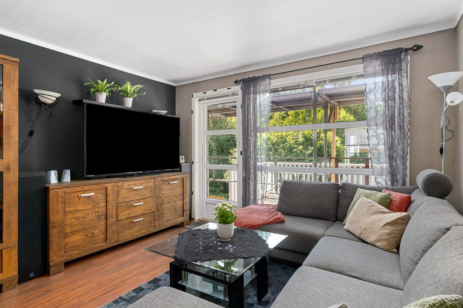 Utgang til meget stor veranda. Galleribilde