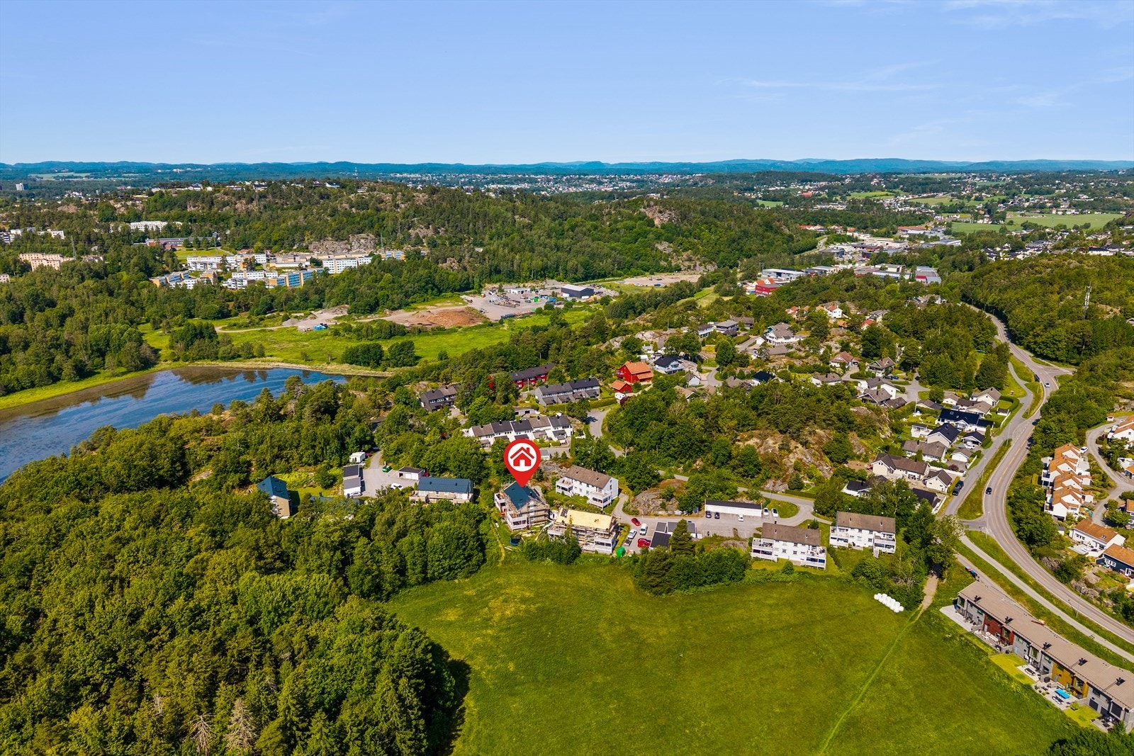 Sandefjord sentrum skimtes i nordvest. Galleribilde