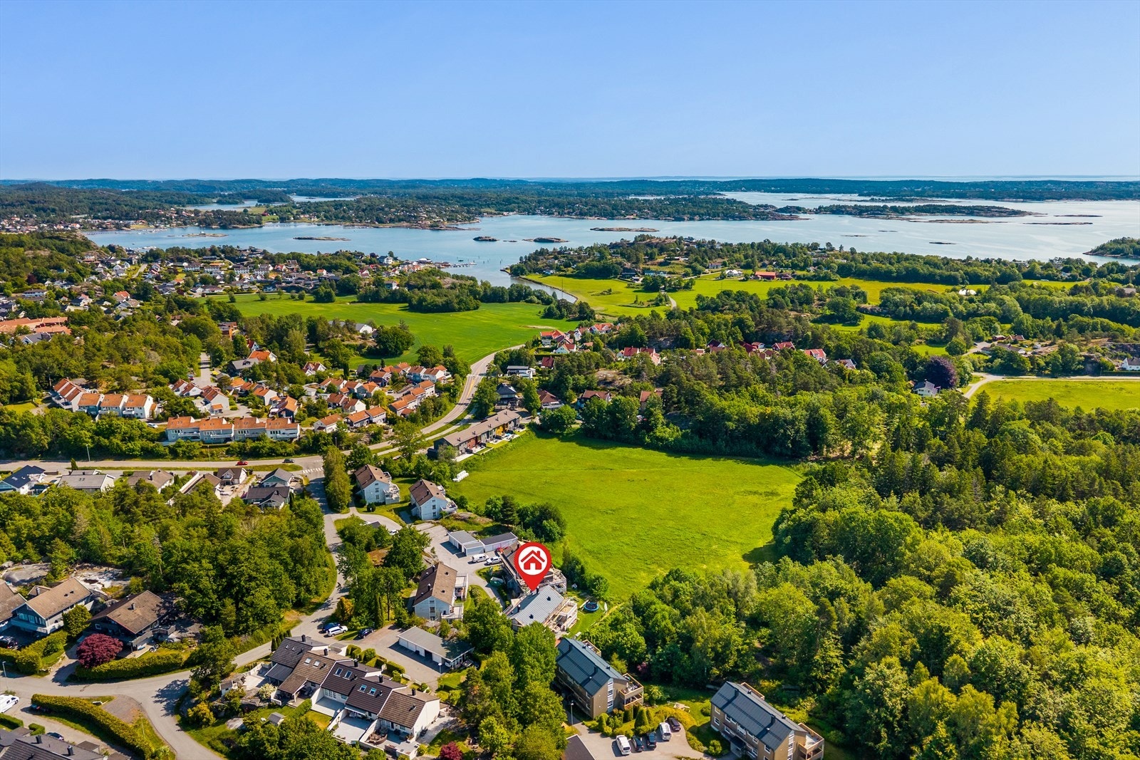 Lahellefjorden nærmest med Vestfjorden og Oslofjorden som skimtes i det fjerne. Galleribilde