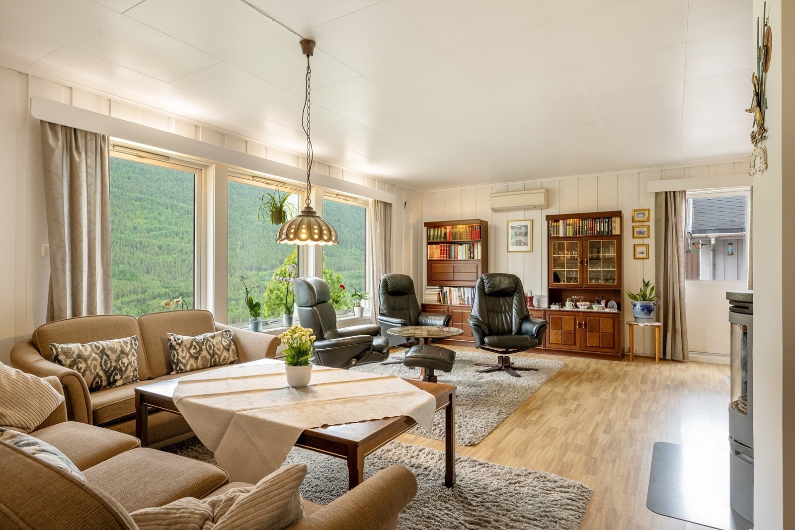 Den vinklete stuen er lett å møblere og tilpasser seg ulike behov. Galleribilde