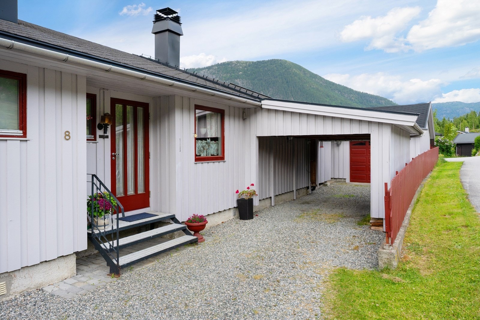 Boligen har enkel, tilnærmet flat adkomst. Galleribilde