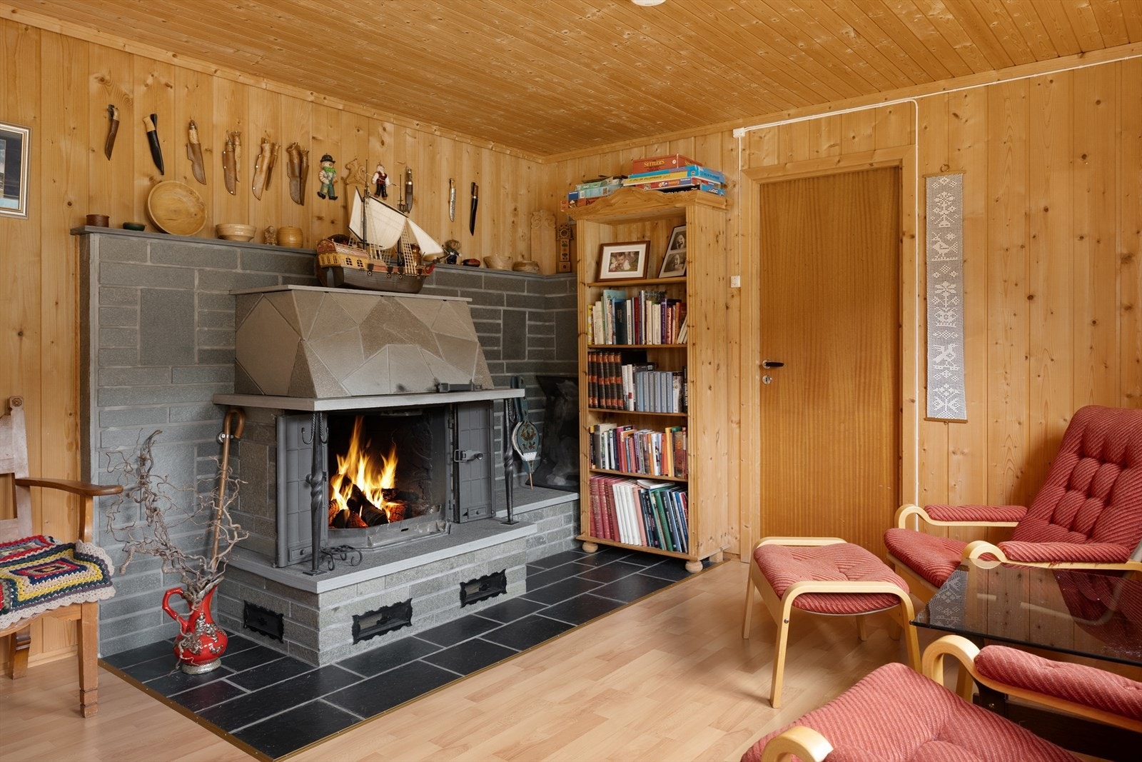 En flott peis sørger for god varme. Galleribilde