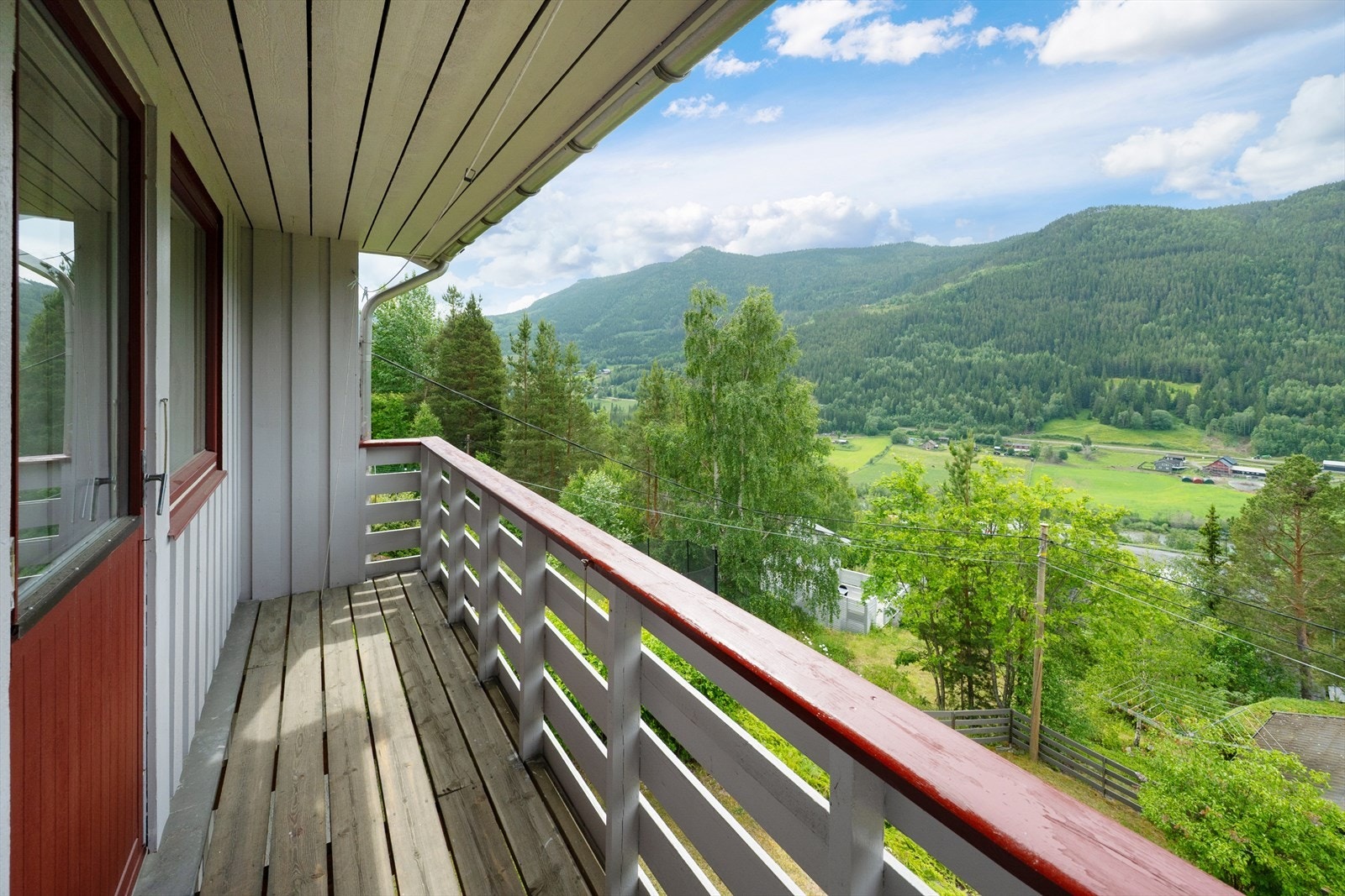 Fra hovedsoverommet er det utgang til balkong. Galleribilde