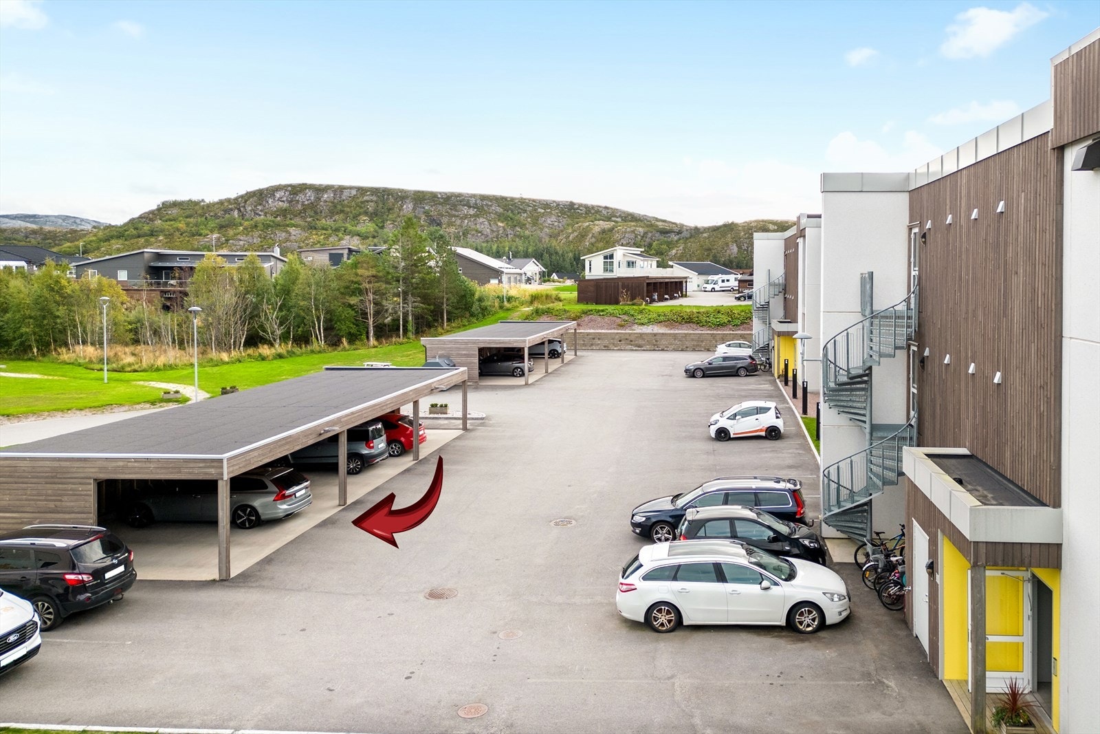 Det medfølger også carport og bod Galleribilde