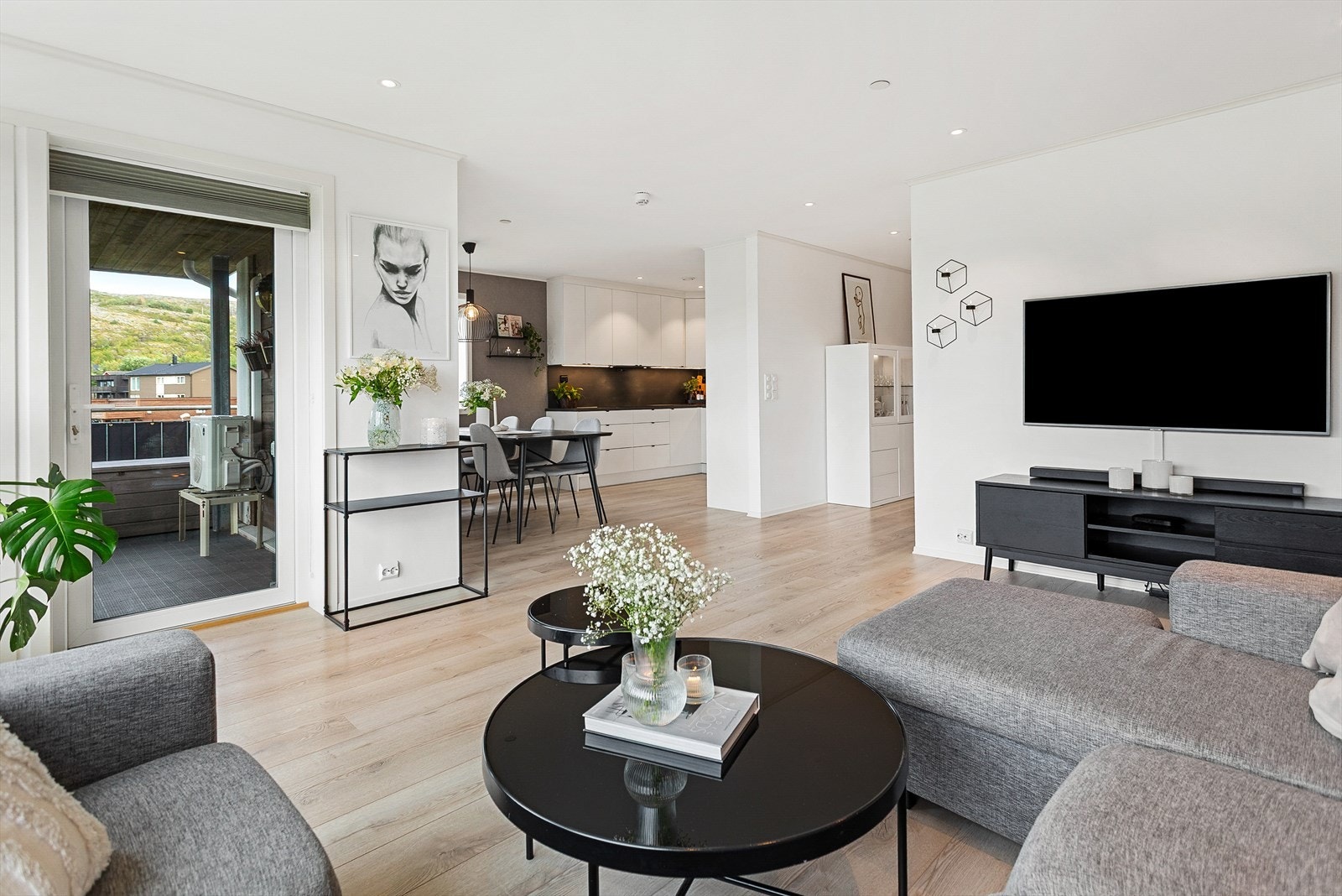 Aktiv eiendomsmegling ved Anniken E Waagø har gleden av å presentere Margit Moes vei 3, fotograf Jimmy Seo Galleribilde