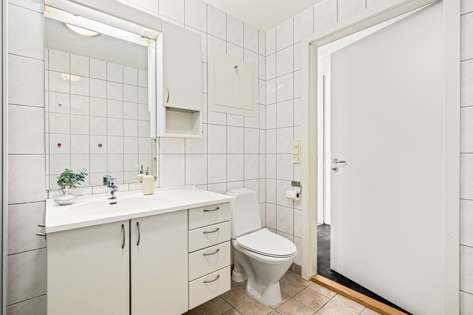 Flislagt bad/vaskerom med varmekabler Galleribilde