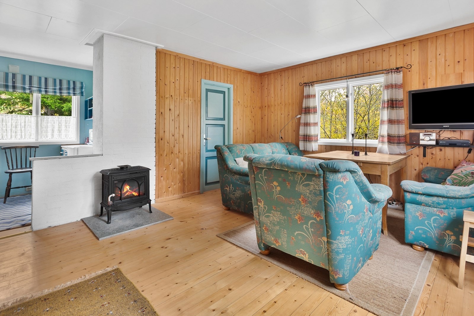 Vedovn i stuen gir effektiv oppvarming og en hyggelig atmosfære (kilde: tilstandsrapport). Galleribilde