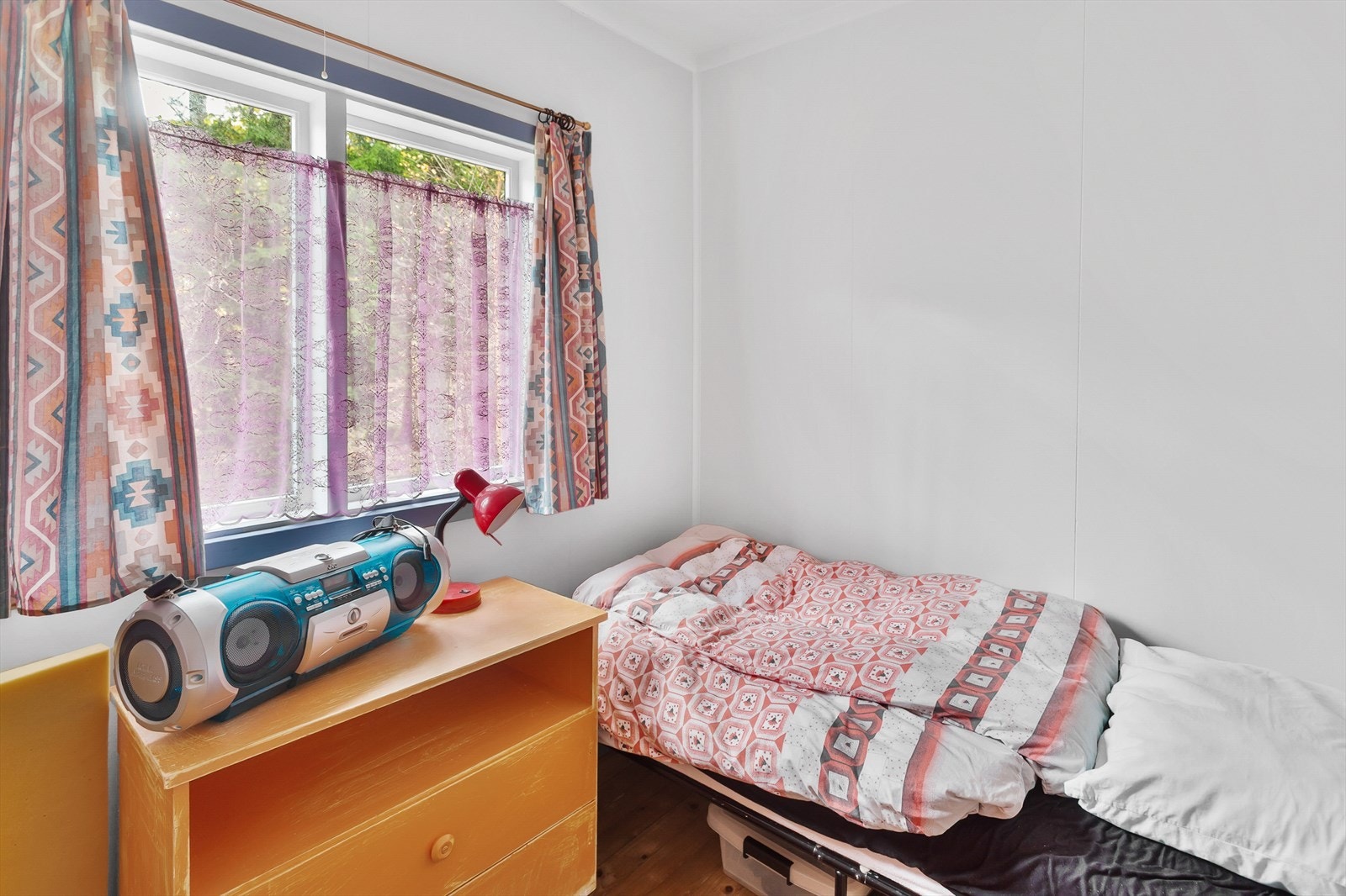 Malte trevinduer med ettlags glass gir enkel lysinnslipp og ventilasjon (kilde: tilstandsrapport). Galleribilde