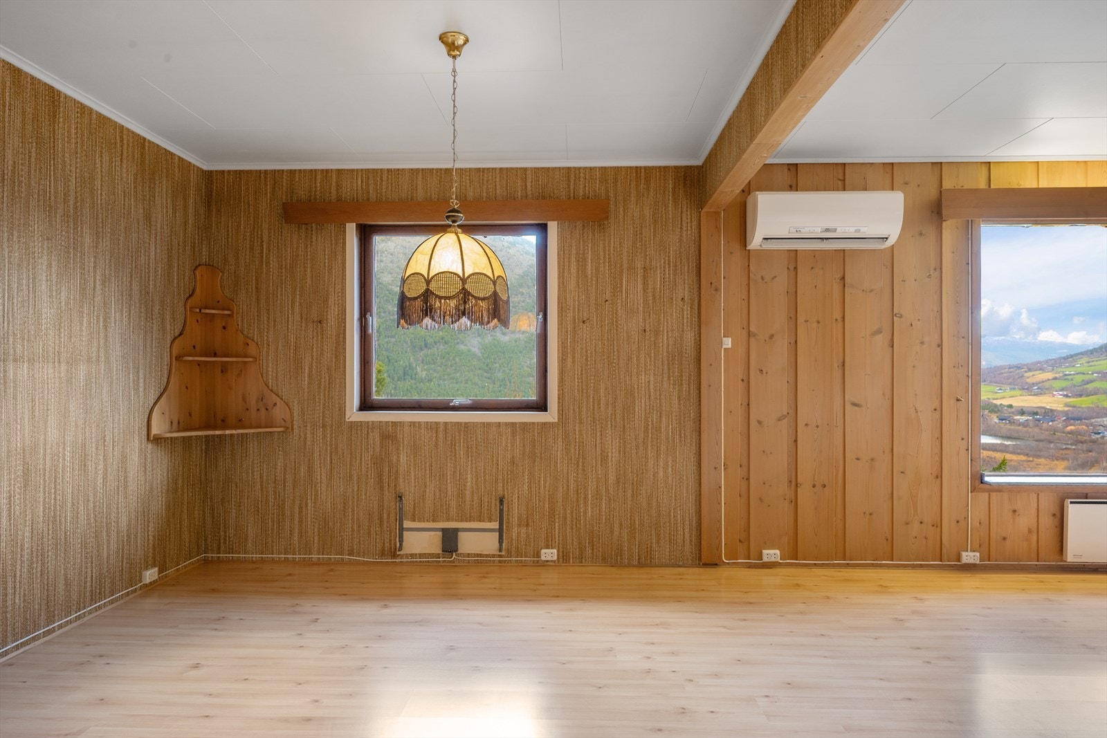 Fra entréen kommer man inn mot stua og spisestua. Galleribilde