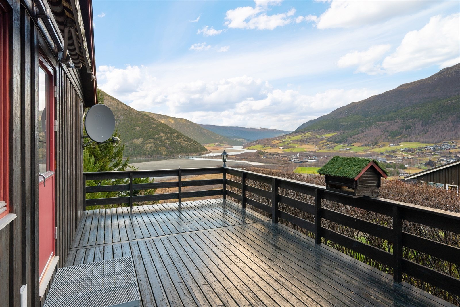 Terrasse med svært fin utsikt. Galleribilde