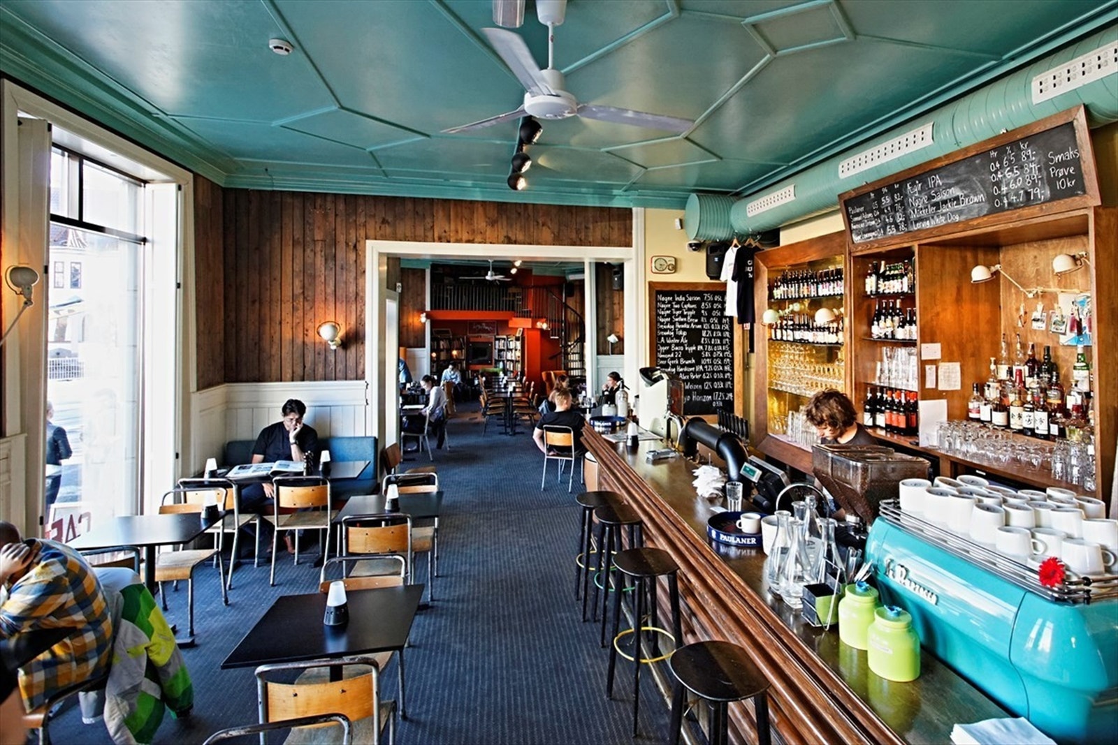 Det finnes godt med spisesteder og kaféer like i nærheten Galleribilde