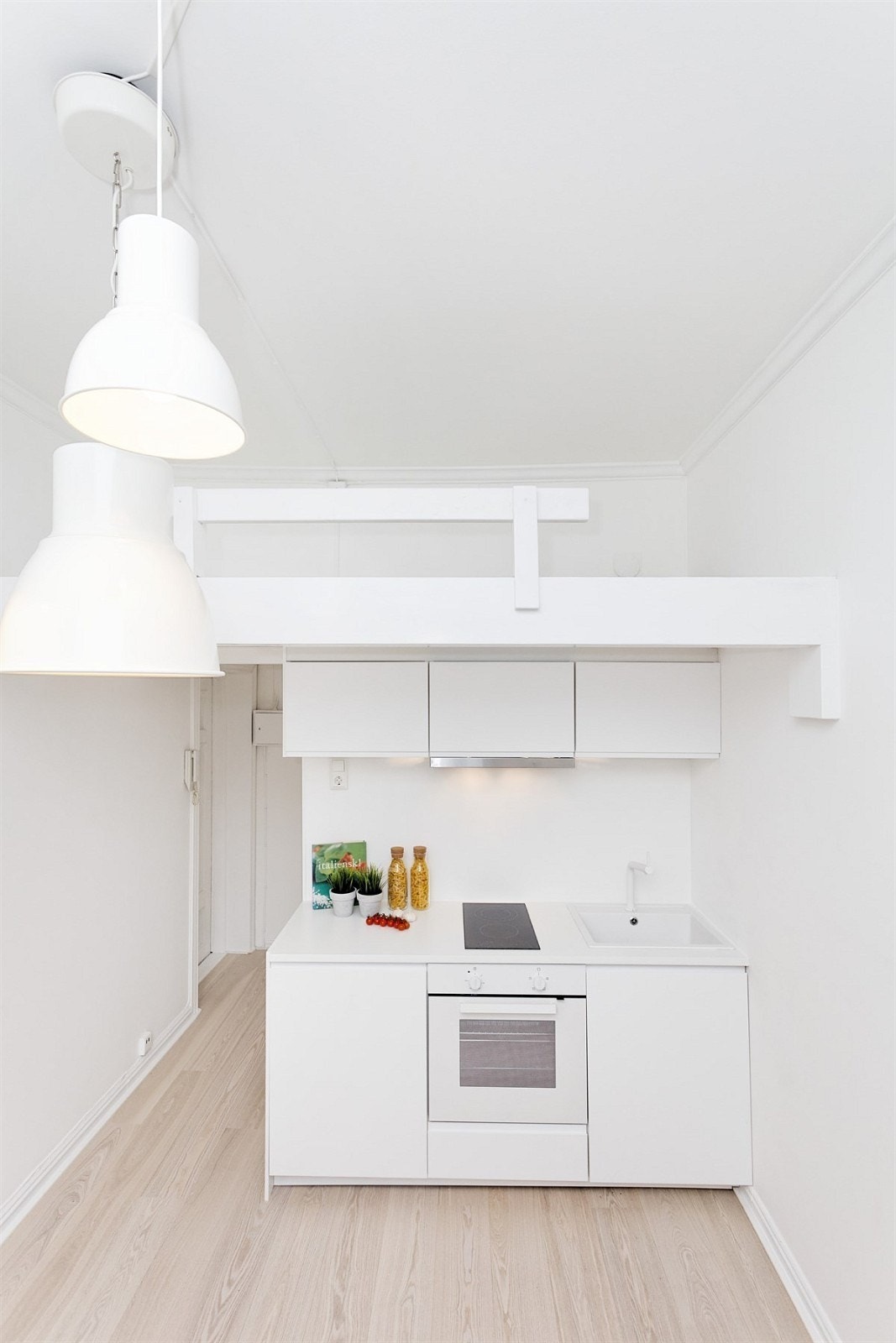 Leiligheten har en romslig hems med plass til større madrass Galleribilde