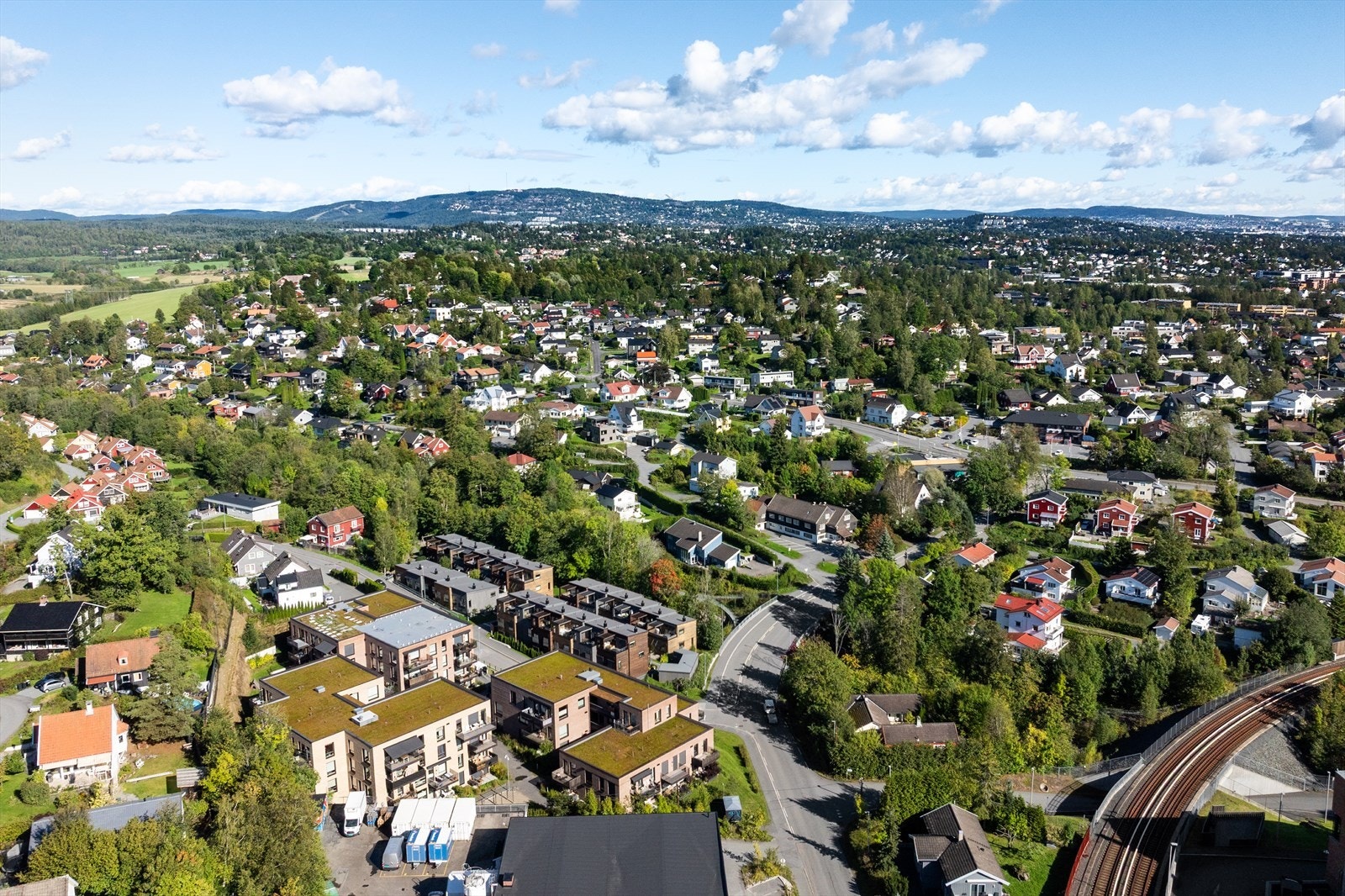 et etablert og rolig nabolag med kort vei til både servicetilbud og natur. Galleribilde
