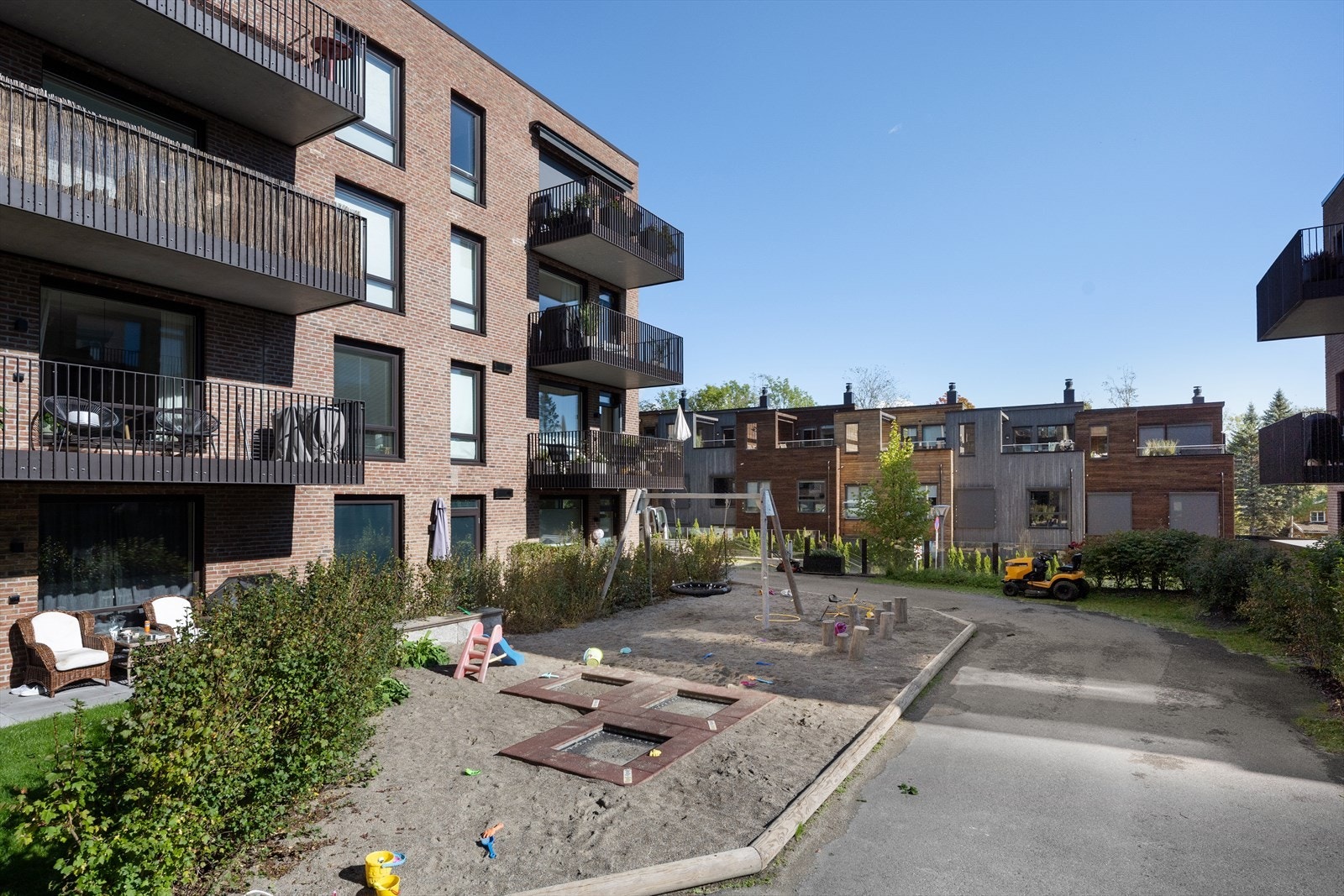 Sameiet har en egen lekeplass på fellesområdet, trygt og tilbaketrukket. Galleribilde