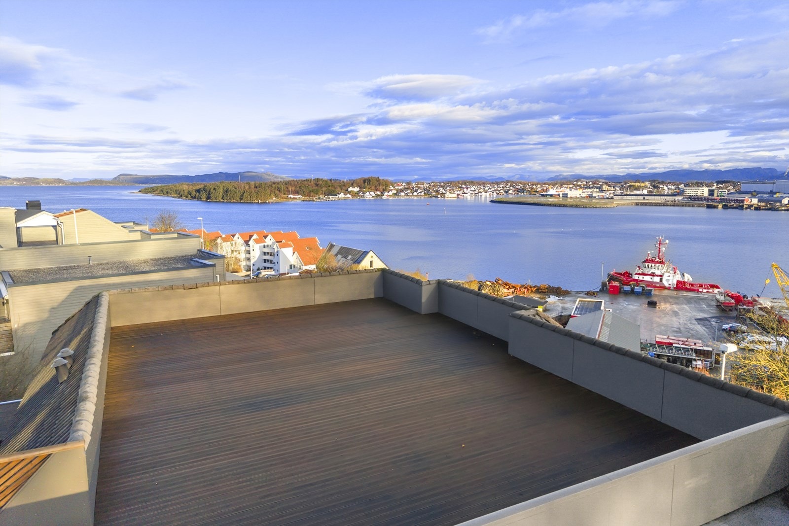 På toppen av bygget har sameiet også felles takterrasse med flott utsikt og gode solforhold. Galleribilde