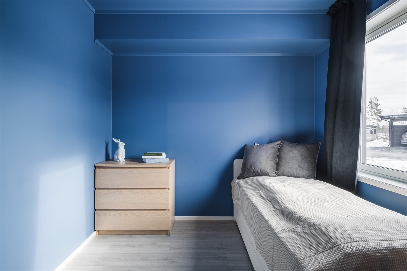 Alle rommene er av god størrelse og har plass til seng, garderobeskap og ellers andre ønskelige møbler. Galleribilde