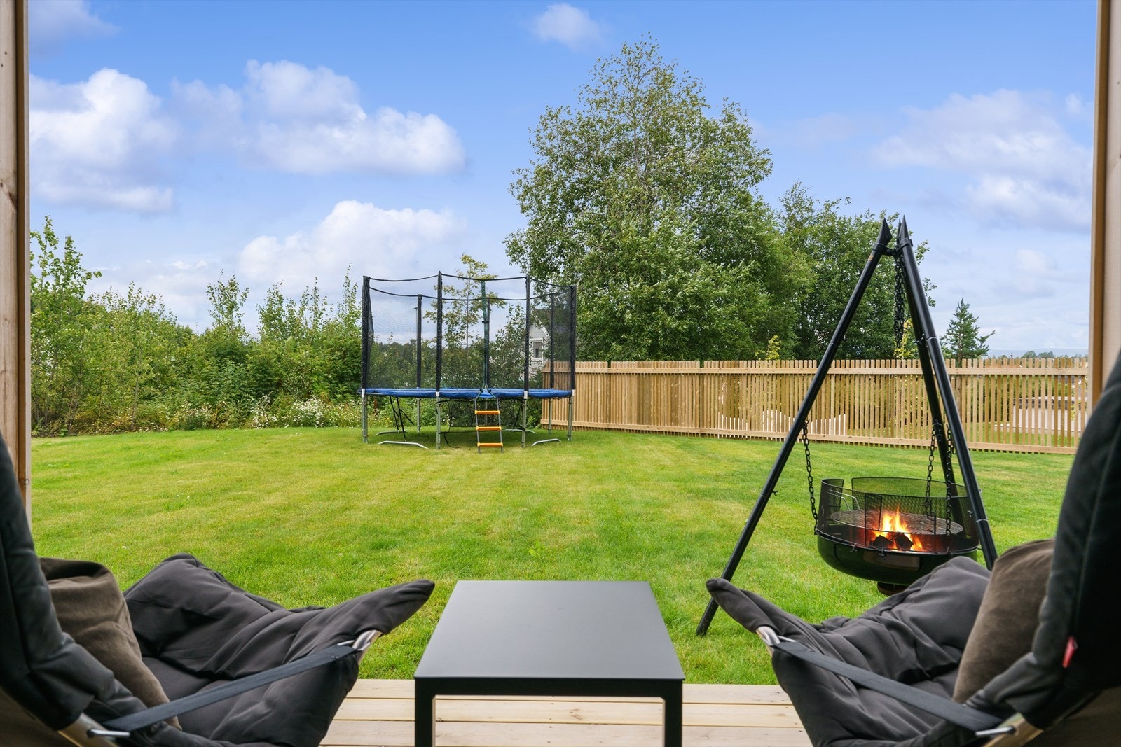 Terrasse i 1. etasje på 6 m² med adkomst direkte til hagen. Galleribilde