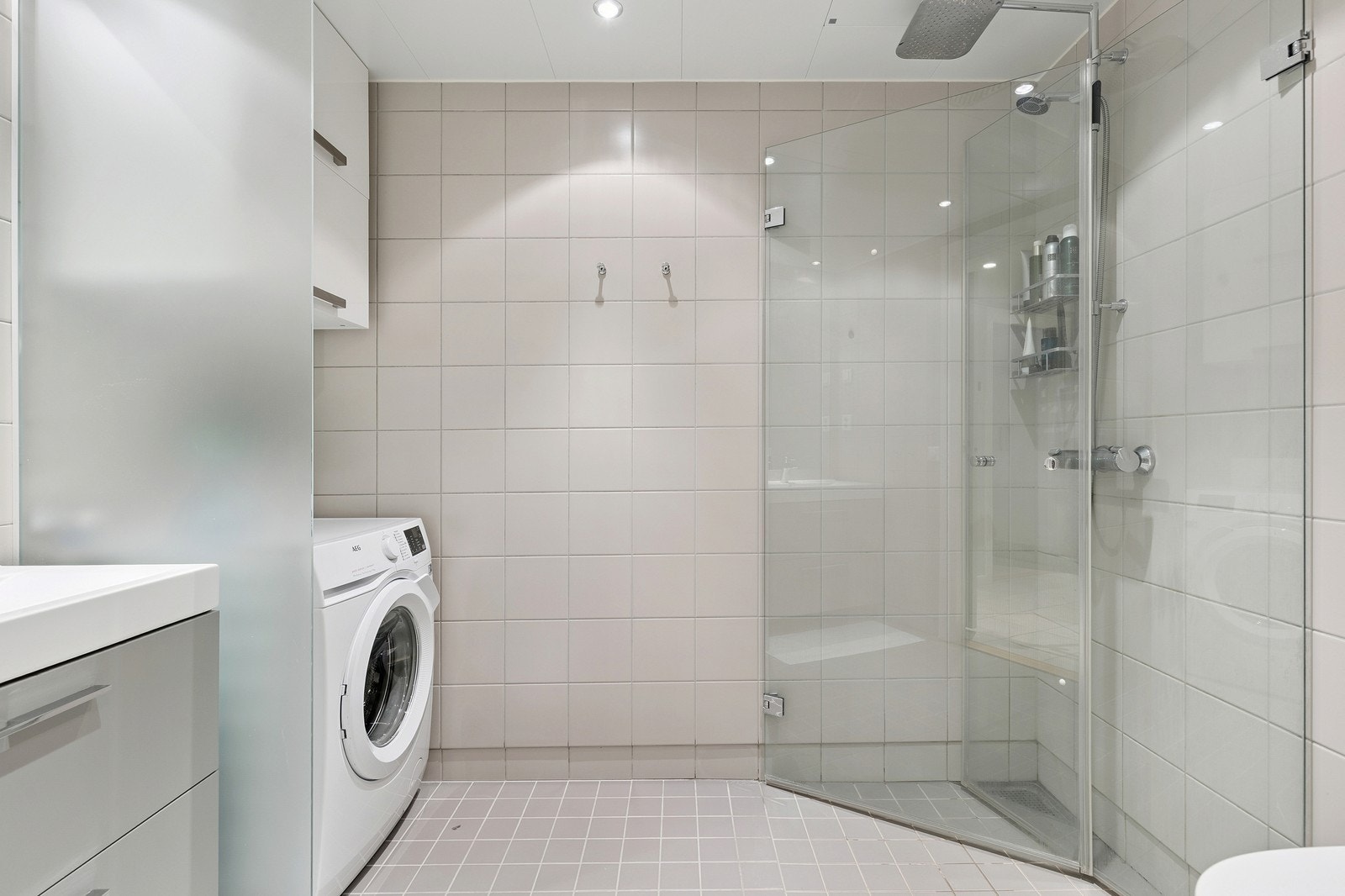 Pent flislagt bad Galleribilde