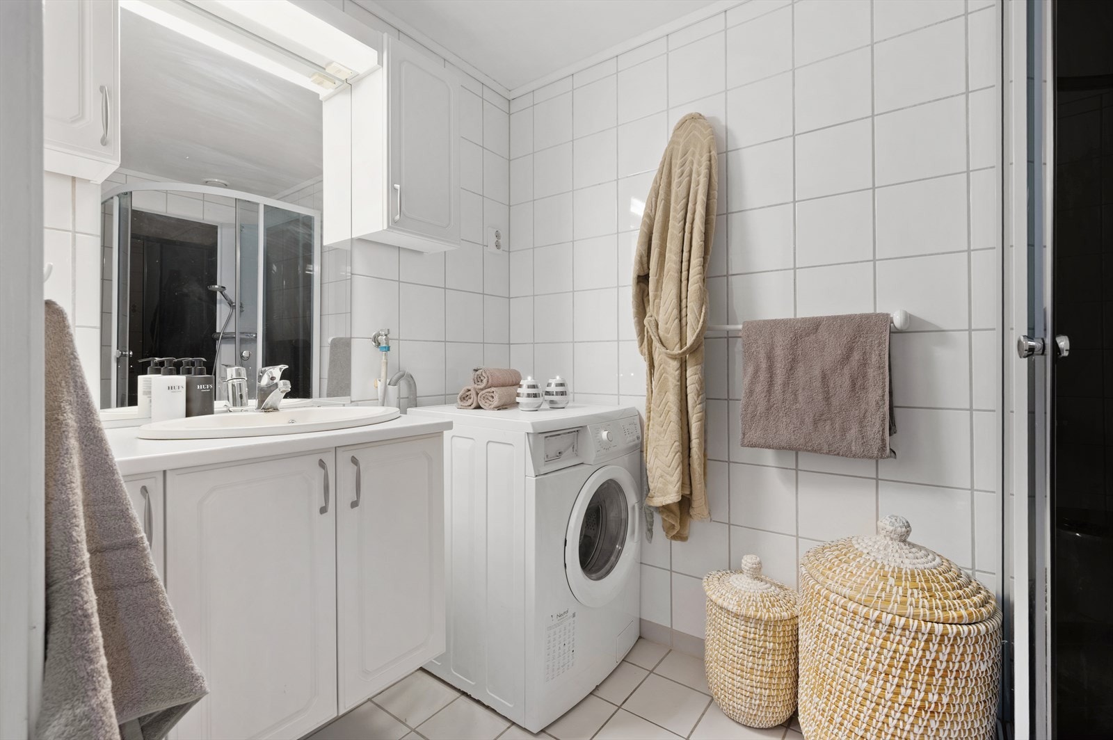 Delikat baderom med behagelig gulvvarme. Galleribilde