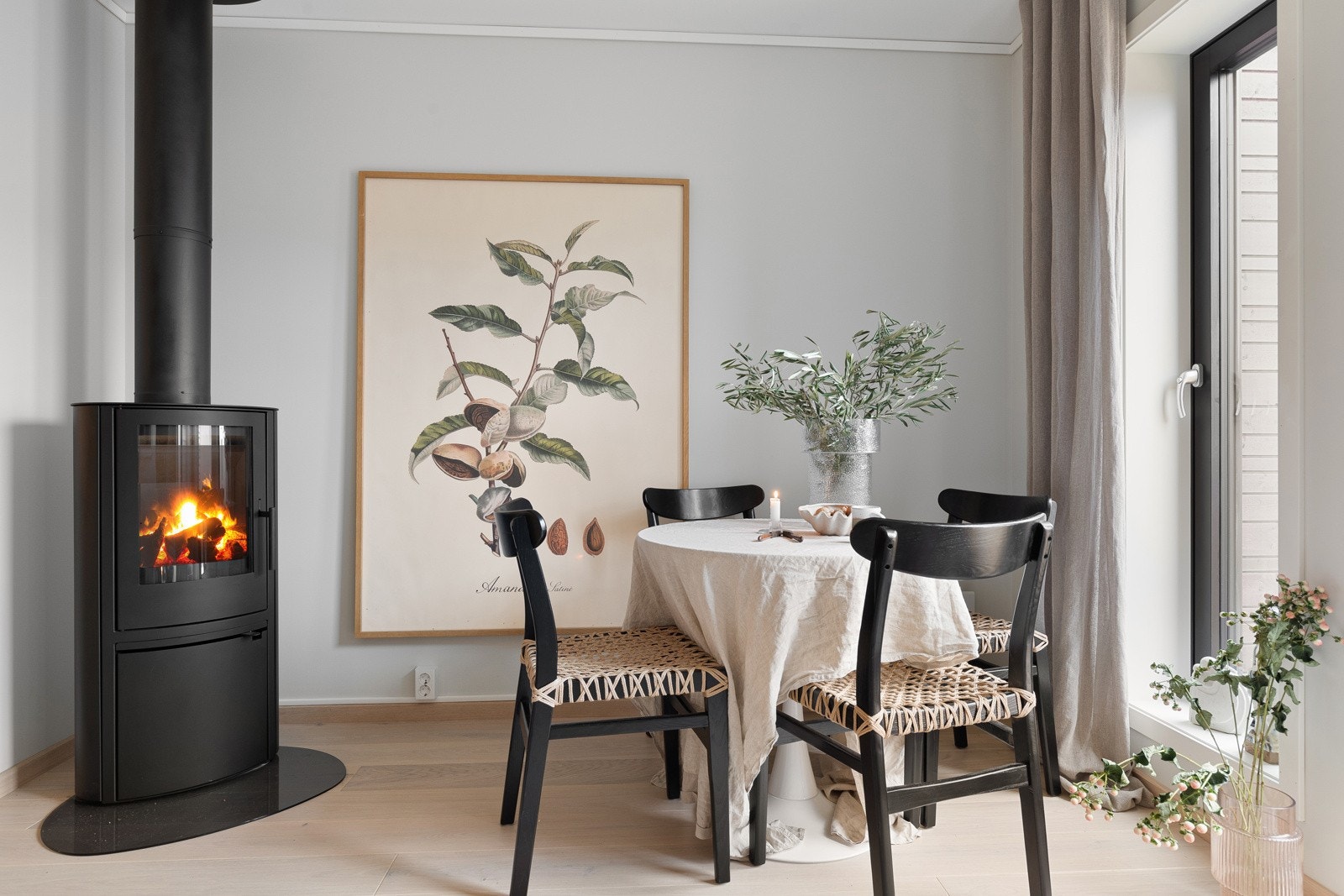 Plass til spisebord. Bildene i annonsen er fra annen bolig i prosjektet. Det er avvik mellom bildene og boligen som selges. Galleribilde