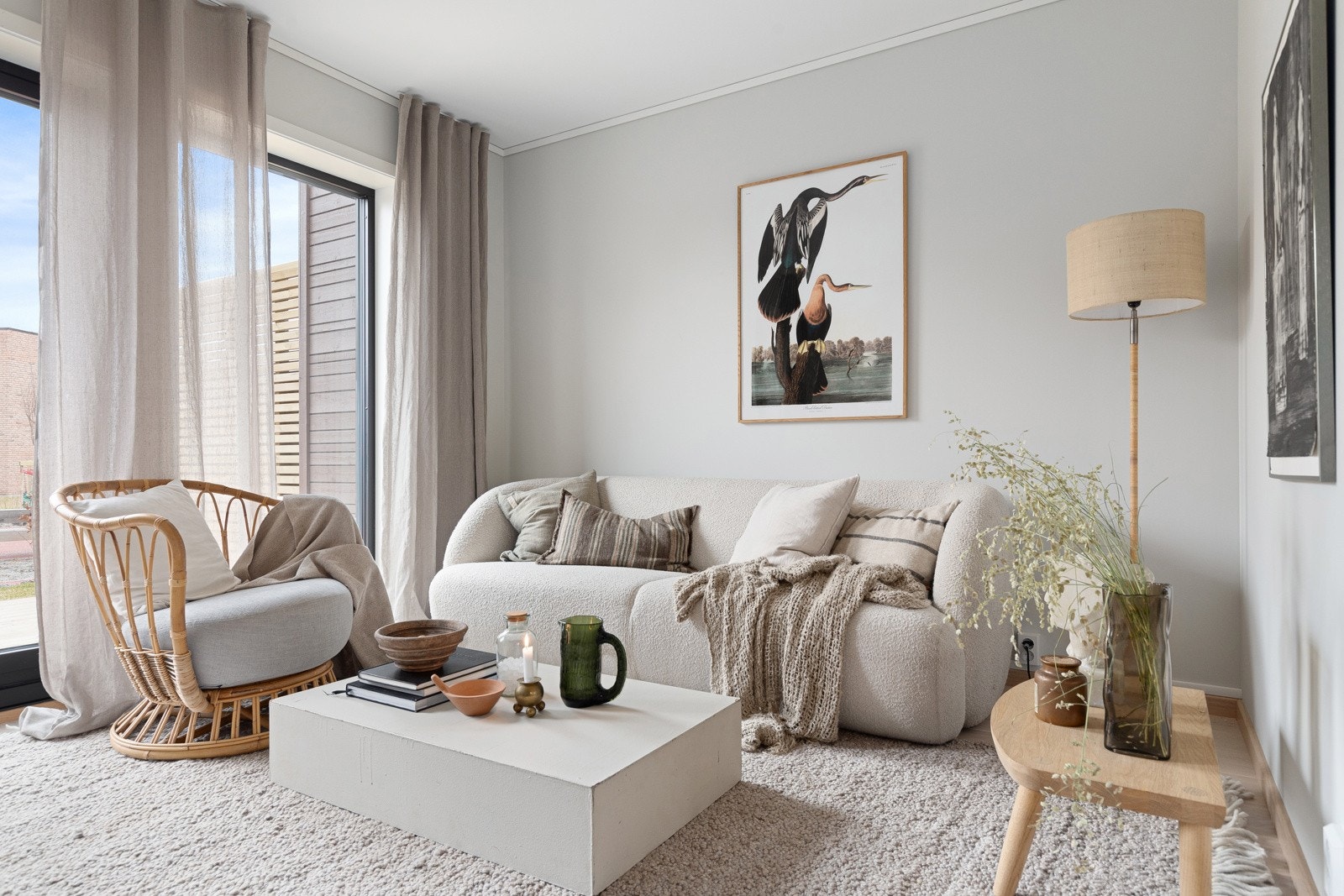 Plass til sofagruppe med tilhørende møblement. Bildene i annonsen er fra annen bolig i prosjektet. Det er avvik mellom bildene og boligen som selges. Galleribilde