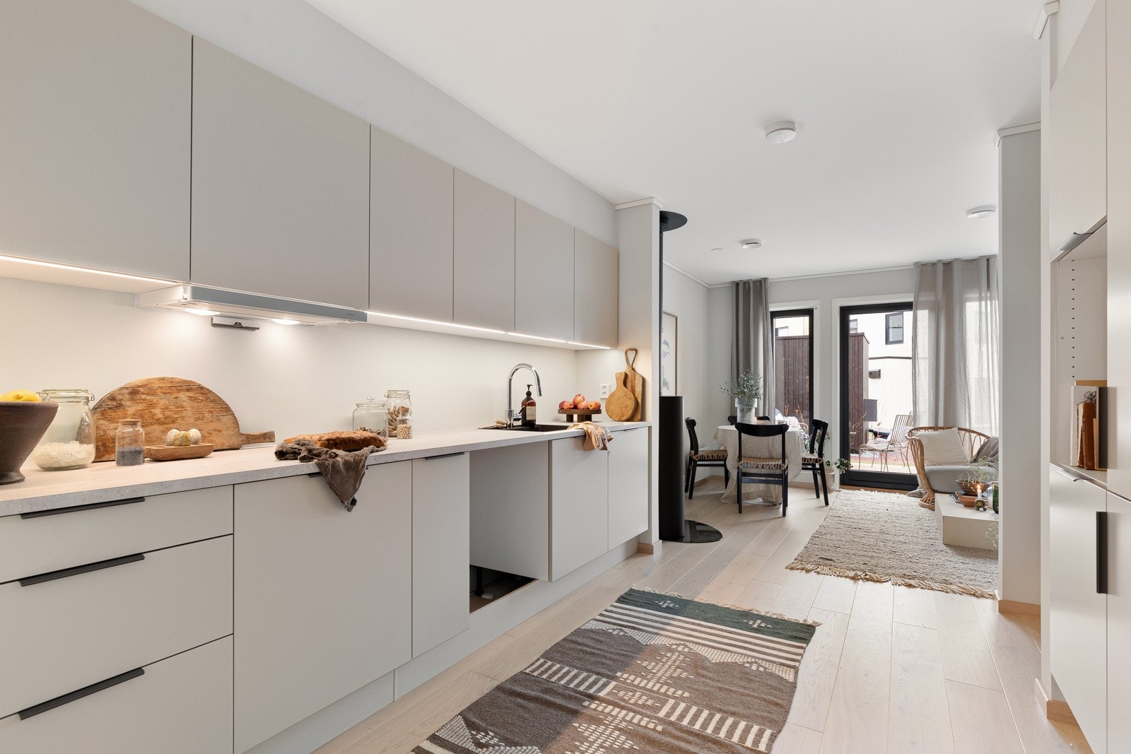 Boligen er utstyrt med balansert ventilasjon. Bildene i annonsen er fra annen bolig i prosjektet. Det er avvik mellom bildene og boligen som selges. Galleribilde