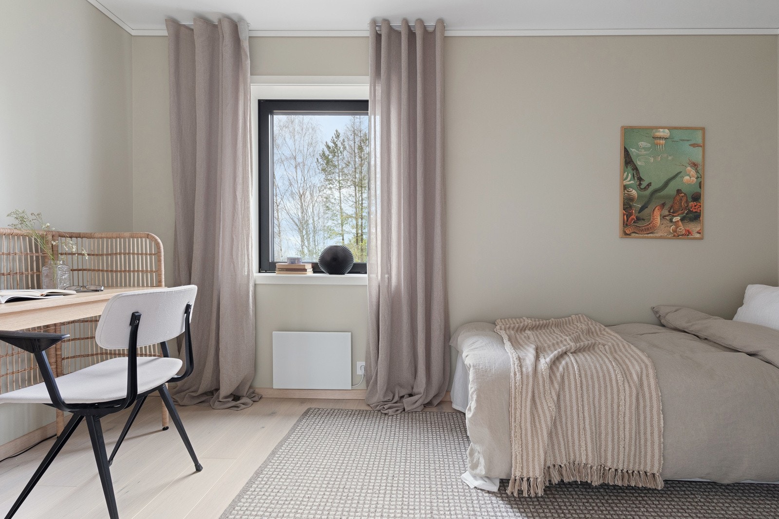 Soverom II er perfekt som barnerom, gjesterom eller kontor. Bildene i annonsen er fra annen bolig i prosjektet. Det er avvik mellom bildene og boligen som selges. Galleribilde