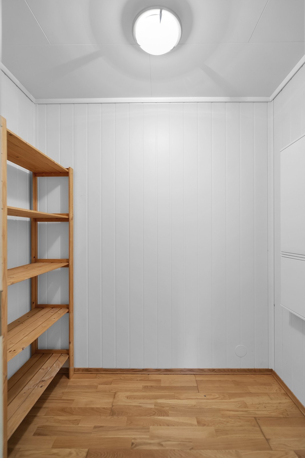 Praktisk bod med god plass til oppbevaring. Galleribilde