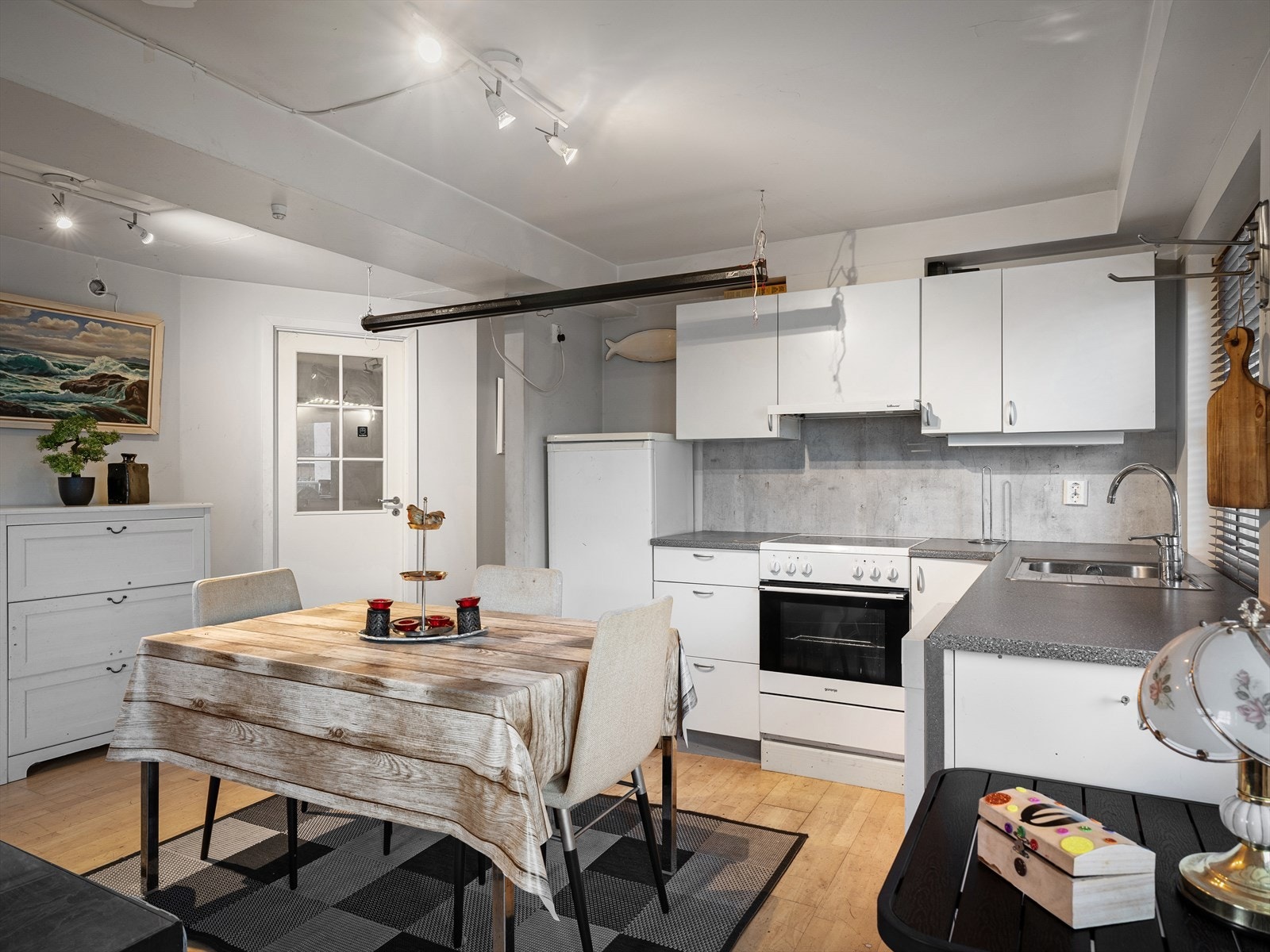 Hvitt kjøkken Galleribilde