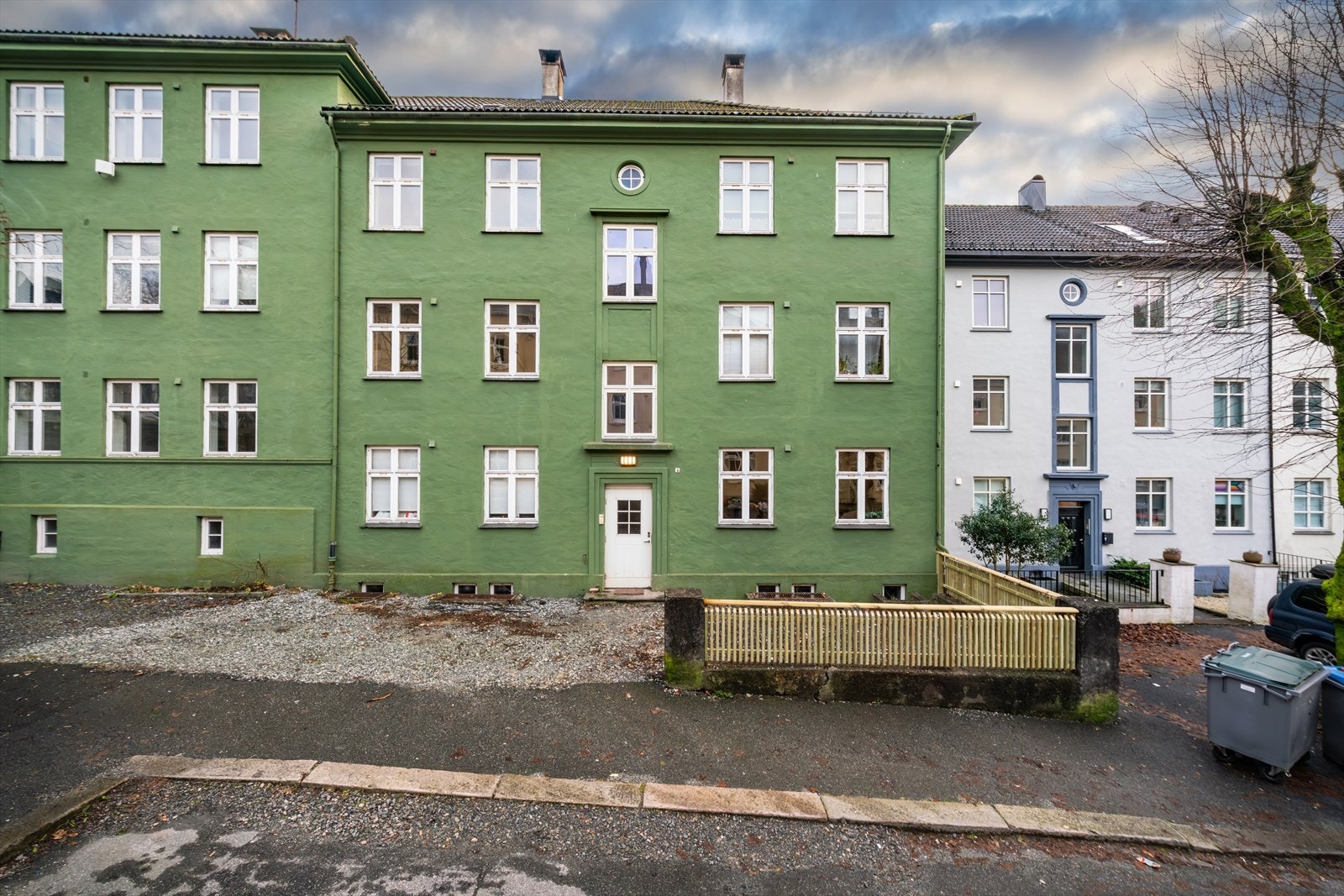 Leiligheten disponerer en 5 m² kjellerbod og en 3 m² loftsbod. Galleribilde