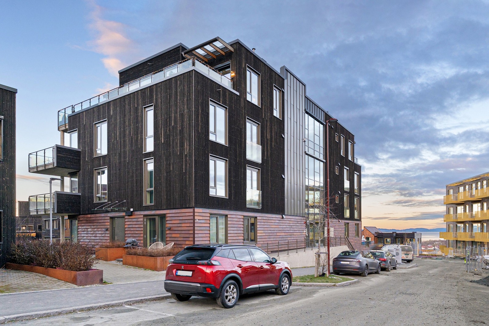 Leiligheten har en fantastisk beliggenhet på det nyetablerte boligfeltet på Overvik. Galleribilde